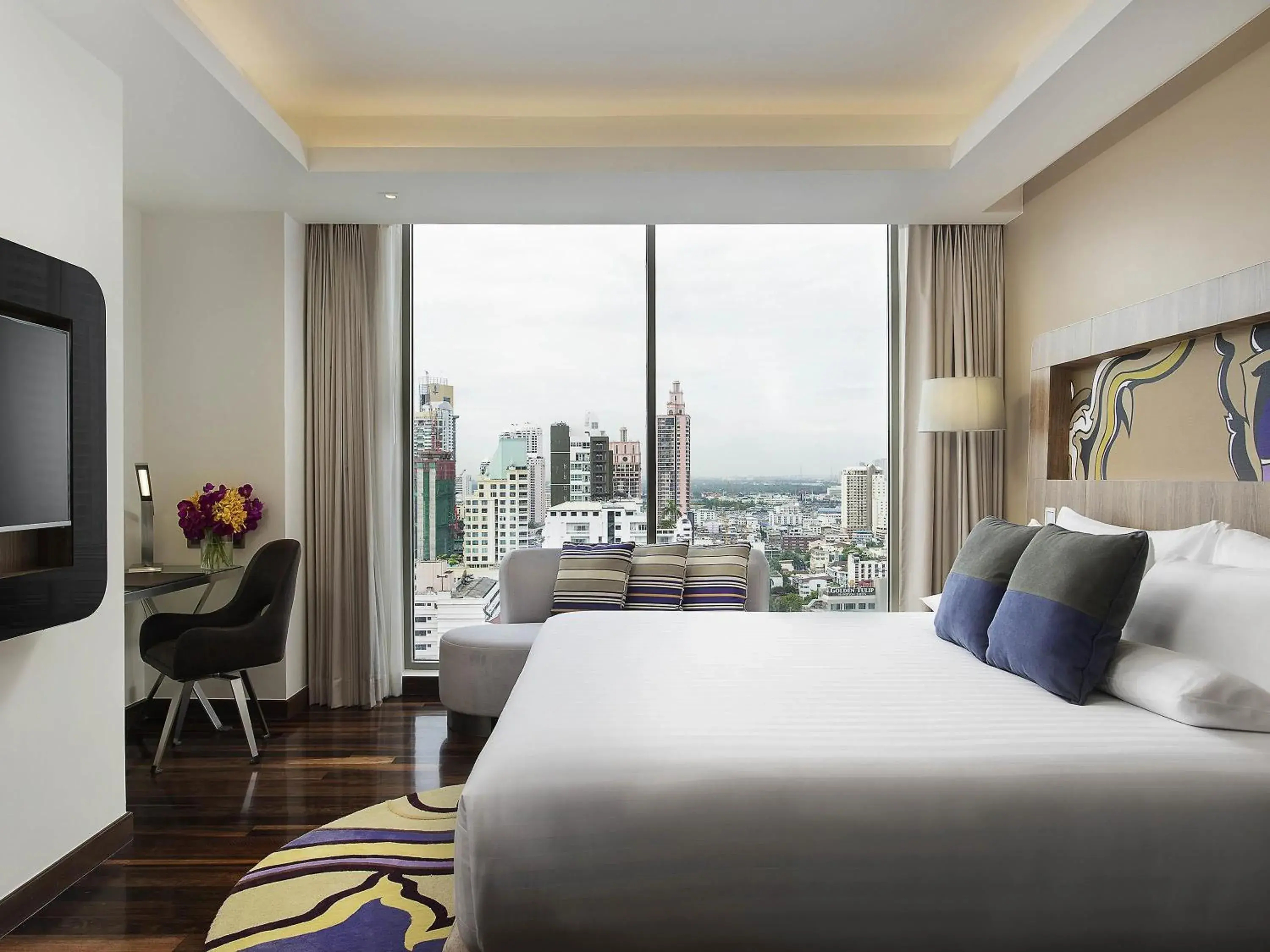 Superior King Room with City View in Novotel Bangkok Sukhumvit 20 Superior King Room with City View in Novotel Bangkok Sukhumvit 20