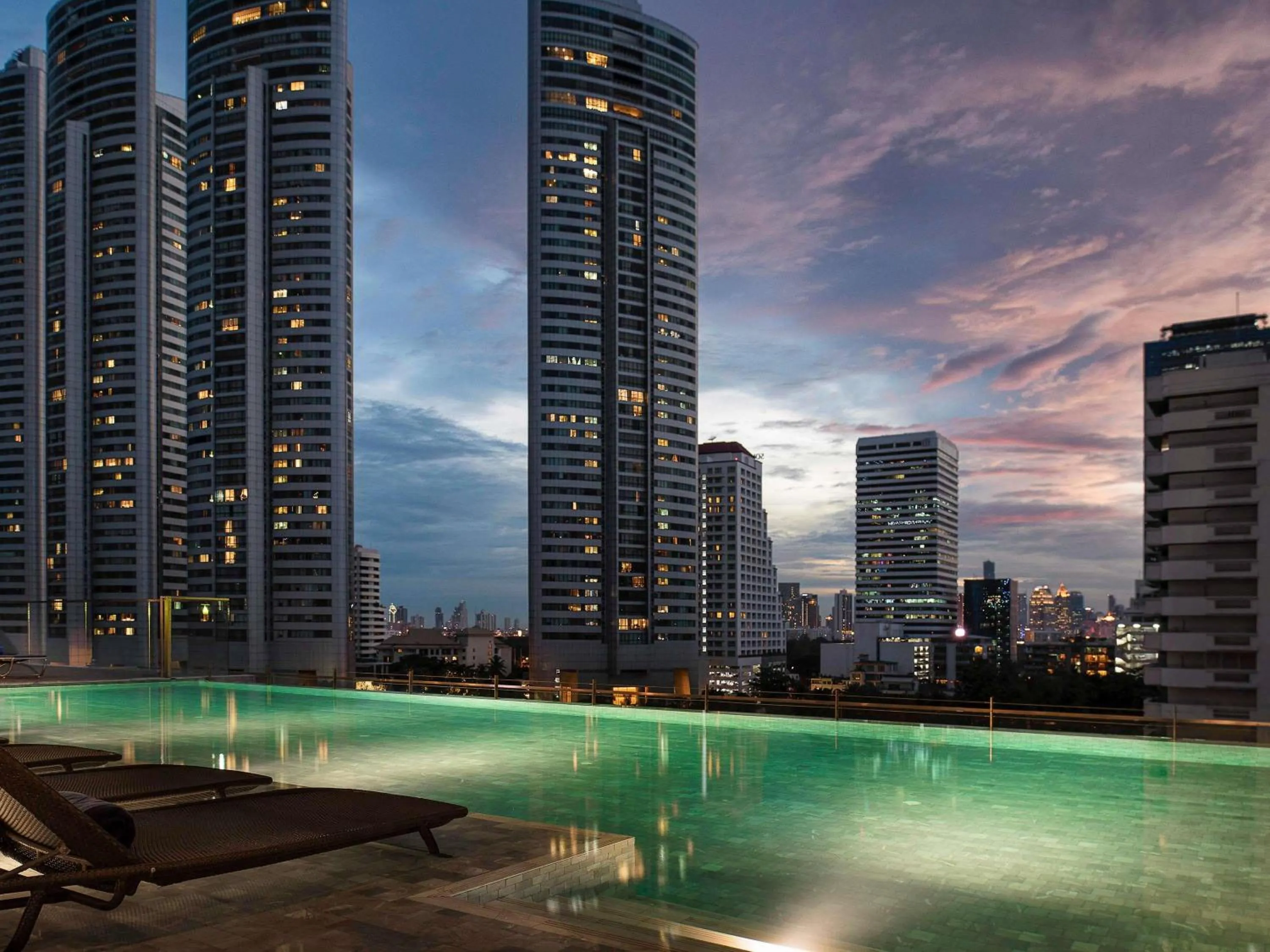 Pool view in Novotel Bangkok Sukhumvit 20