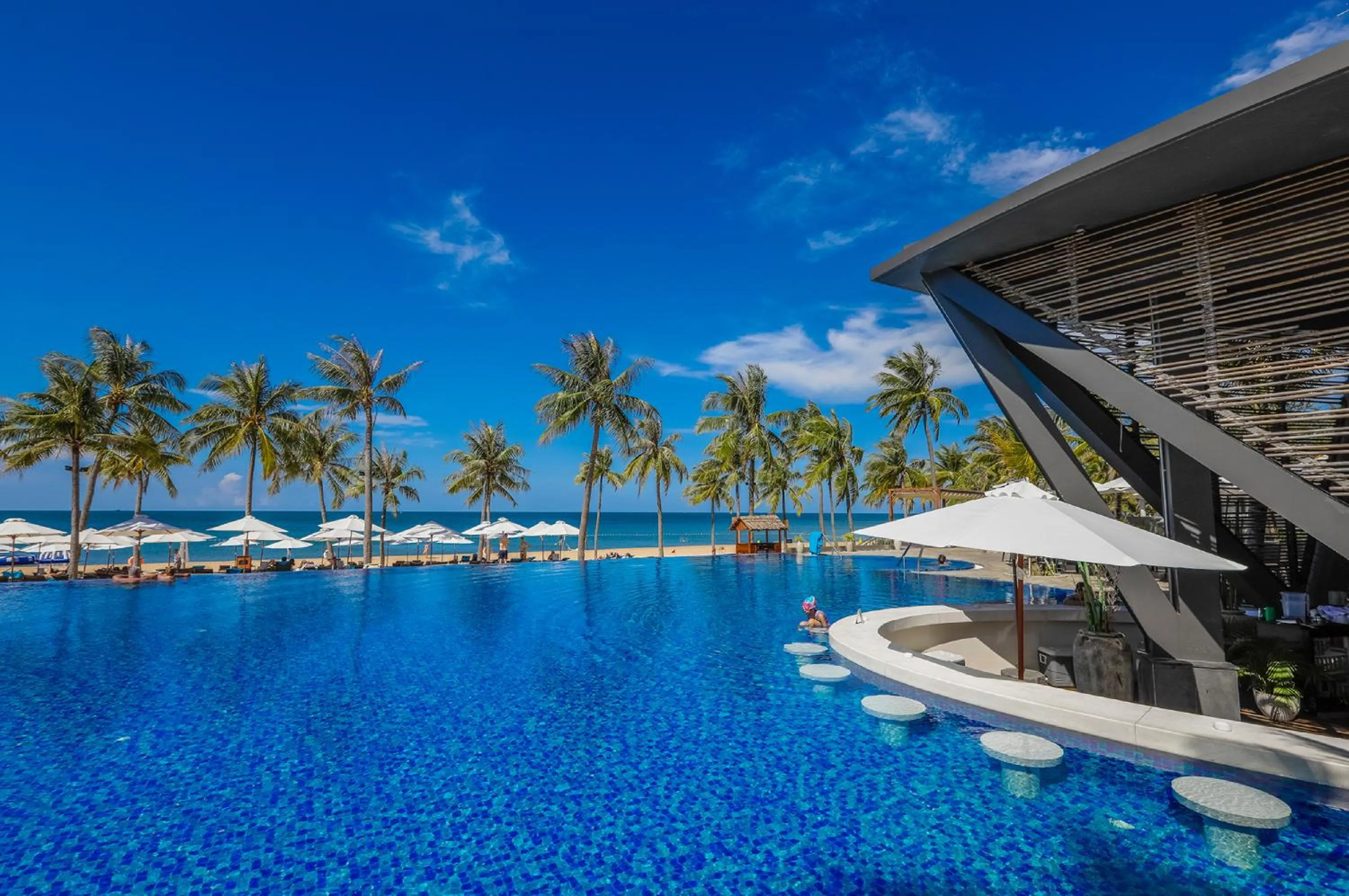 Lounge or bar in Novotel Phu Quoc Resort