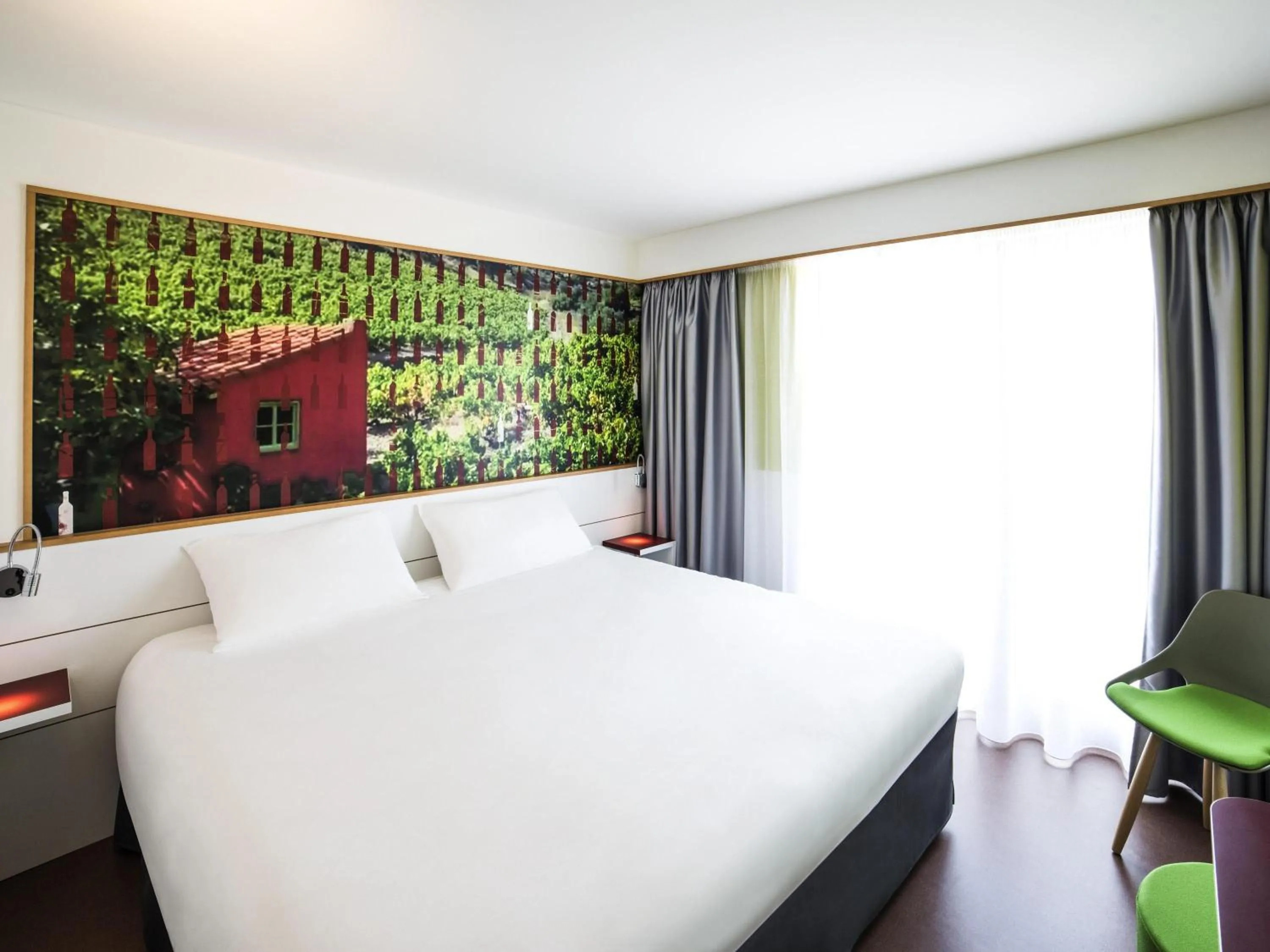 Bedroom, Bed in Ibis Styles Collioure Port Vendres