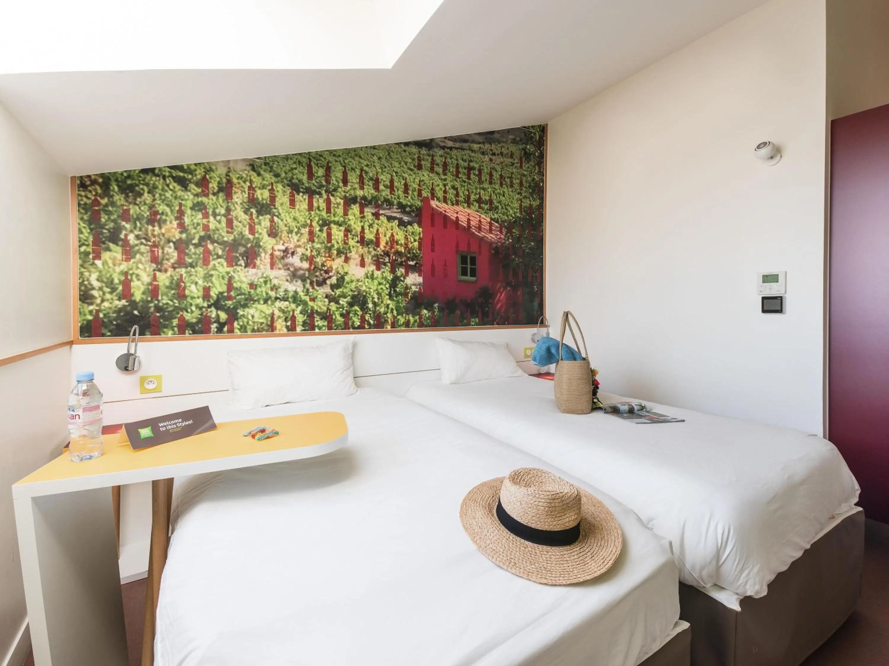 Bedroom, Bed in Ibis Styles Collioure Port Vendres