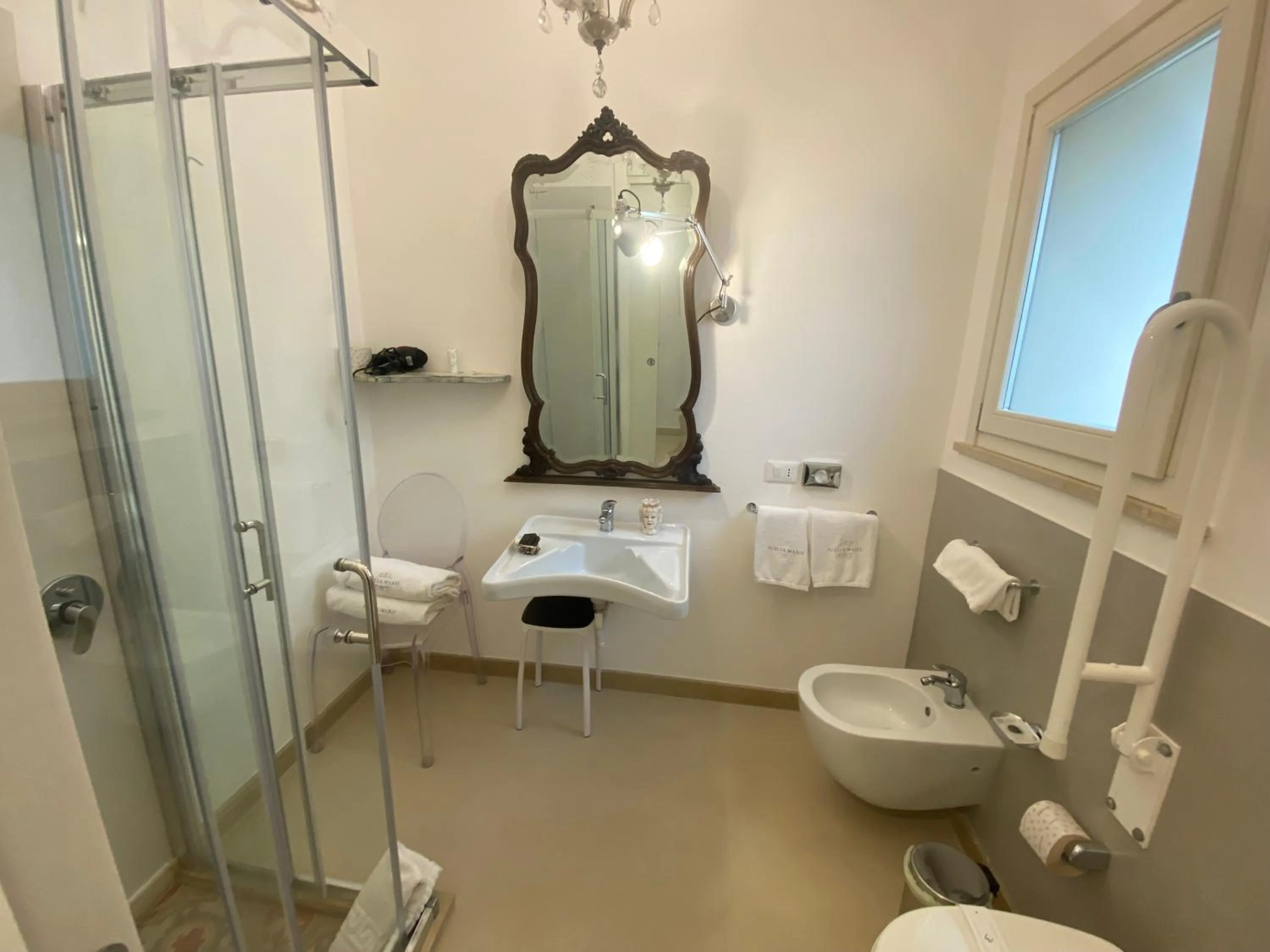 Bathroom in Scilla Maris Charming Suites