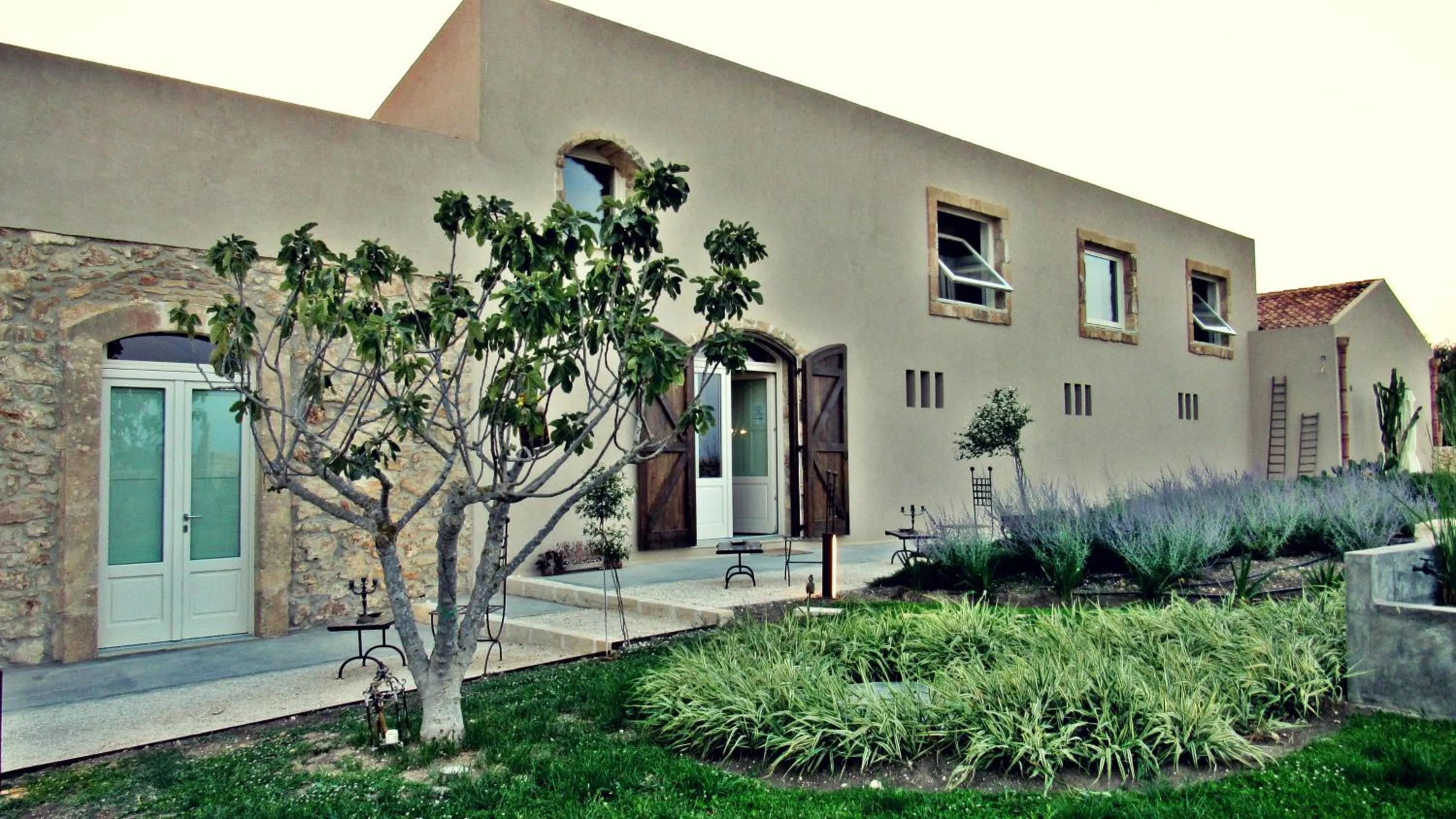 Facade/entrance in Scilla Maris Charming Suites