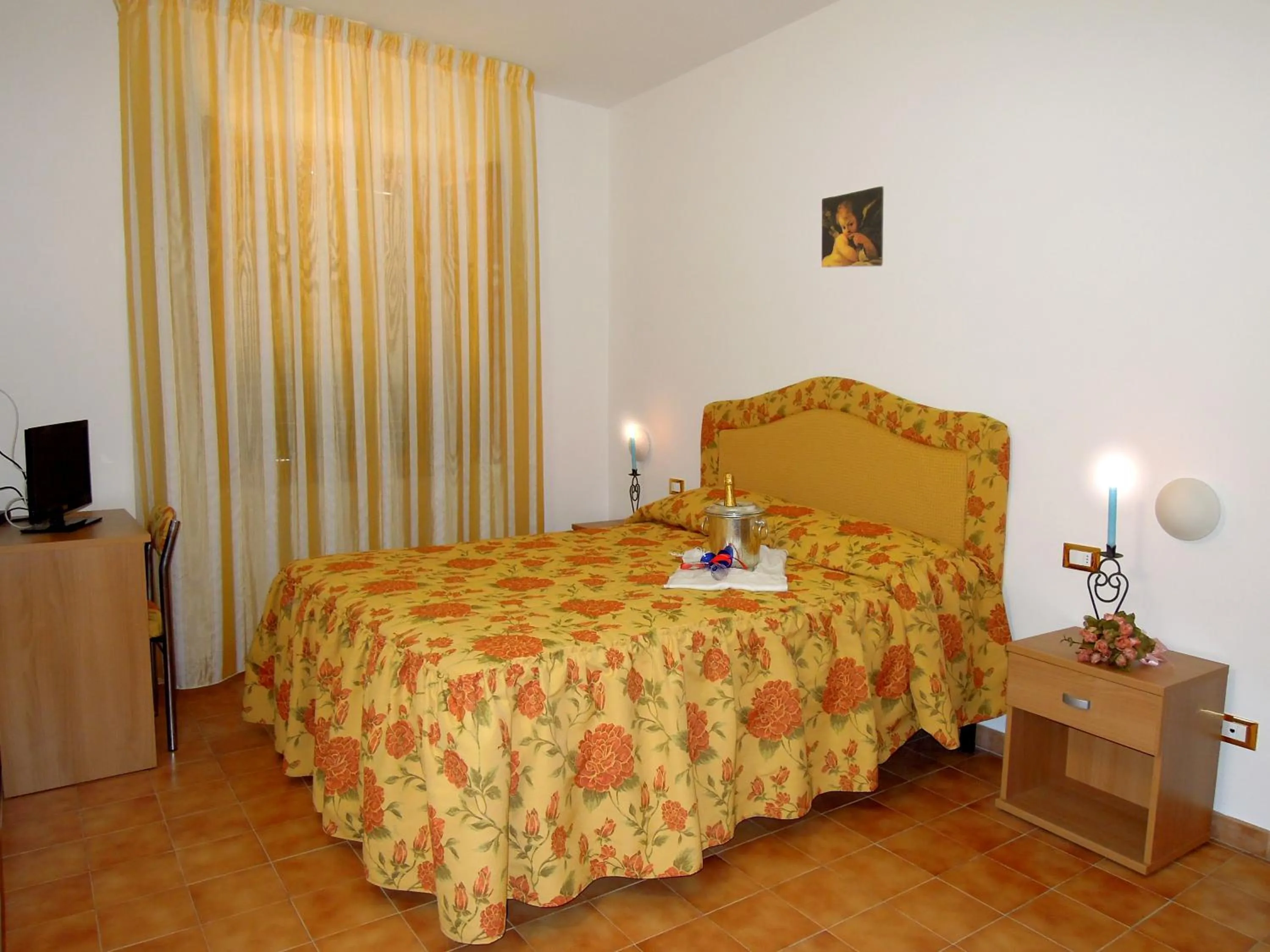 Bed in Hotel Ambrogini