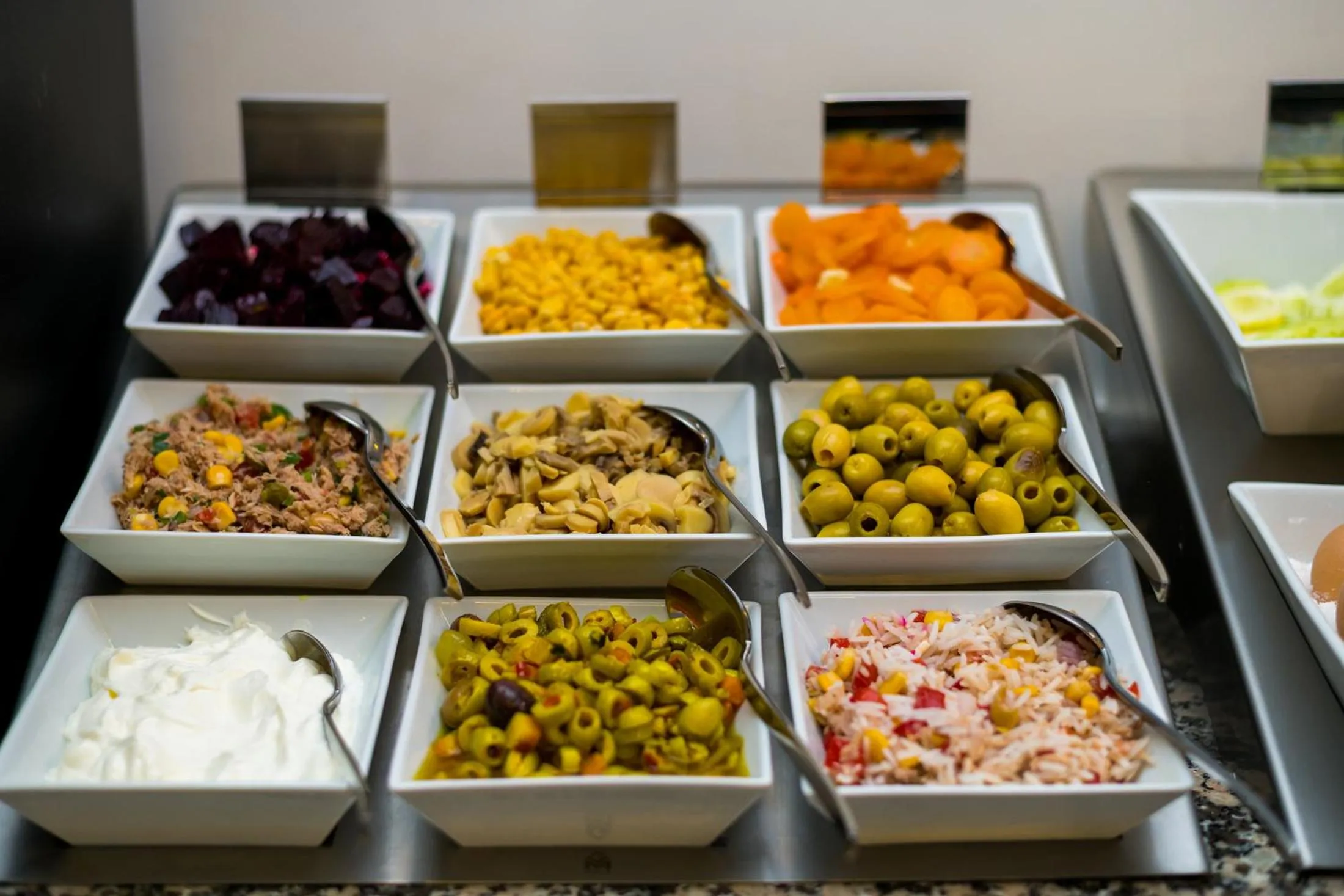 Restaurant/places to eat in Hotel Best Night