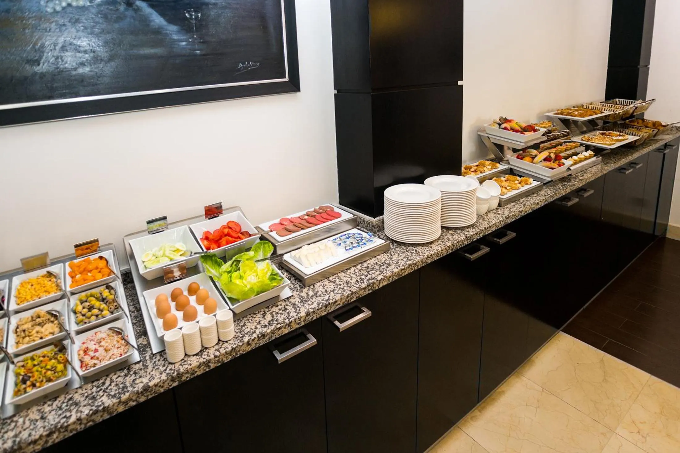 Restaurant/places to eat in Hotel Best Night