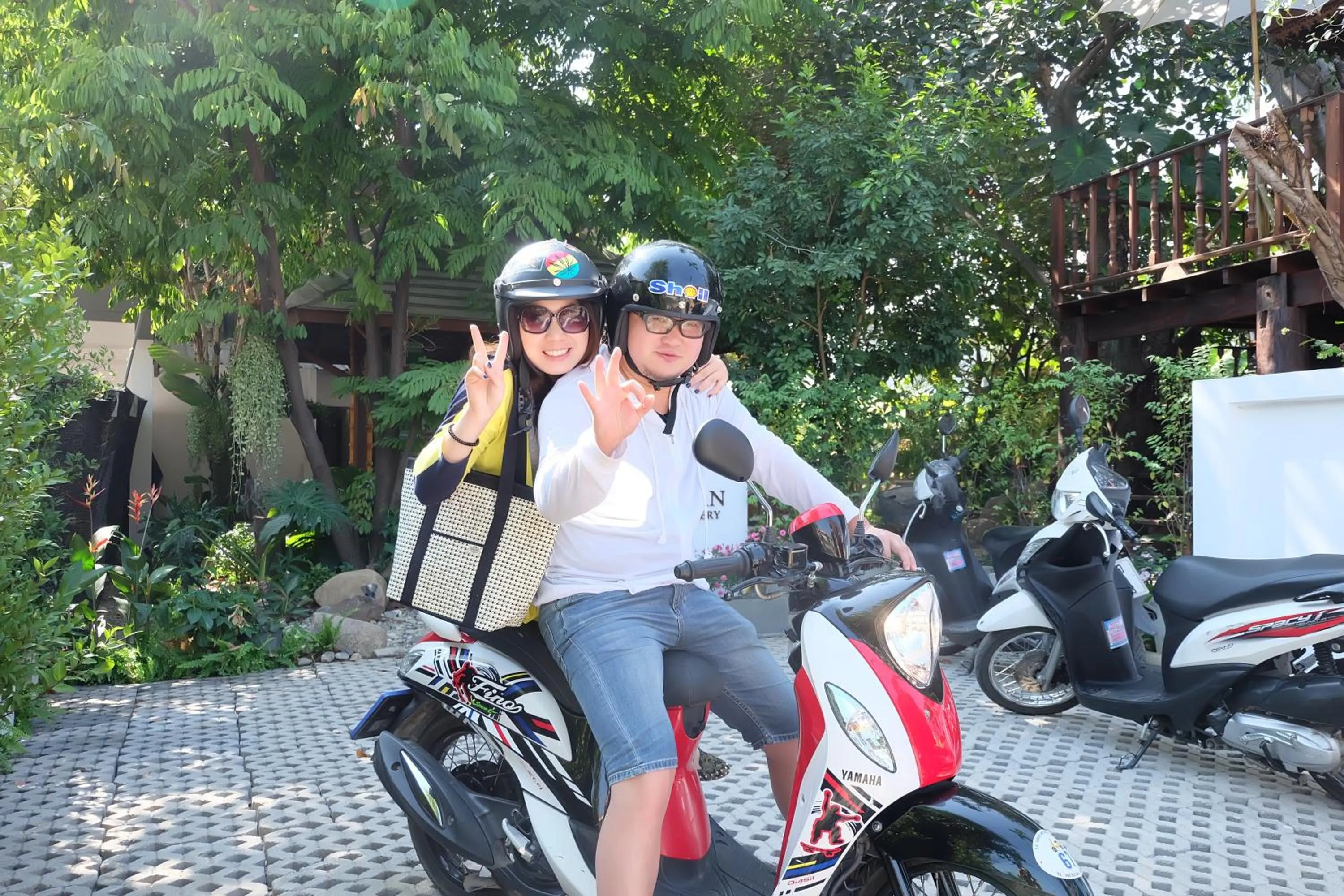 group of guests in Kittawan Home&Gallery