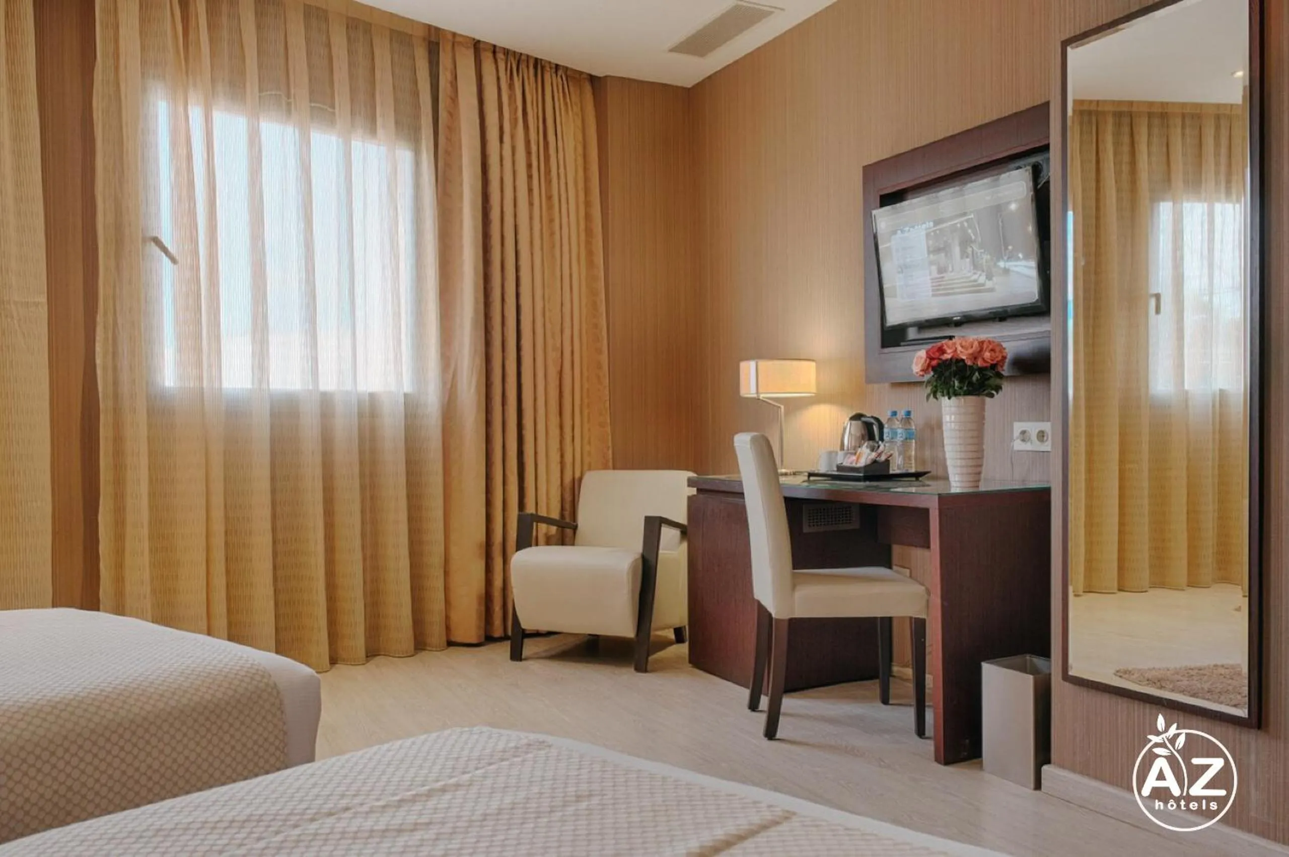TV and multimedia, Bed in AZ Hôtels Zeralda