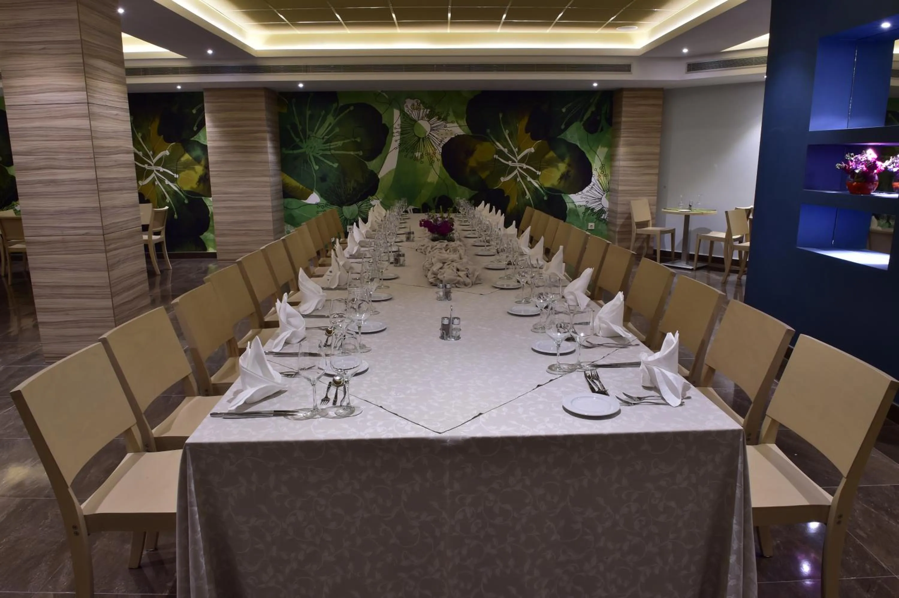 Dining area in AZ Hôtels Zeralda