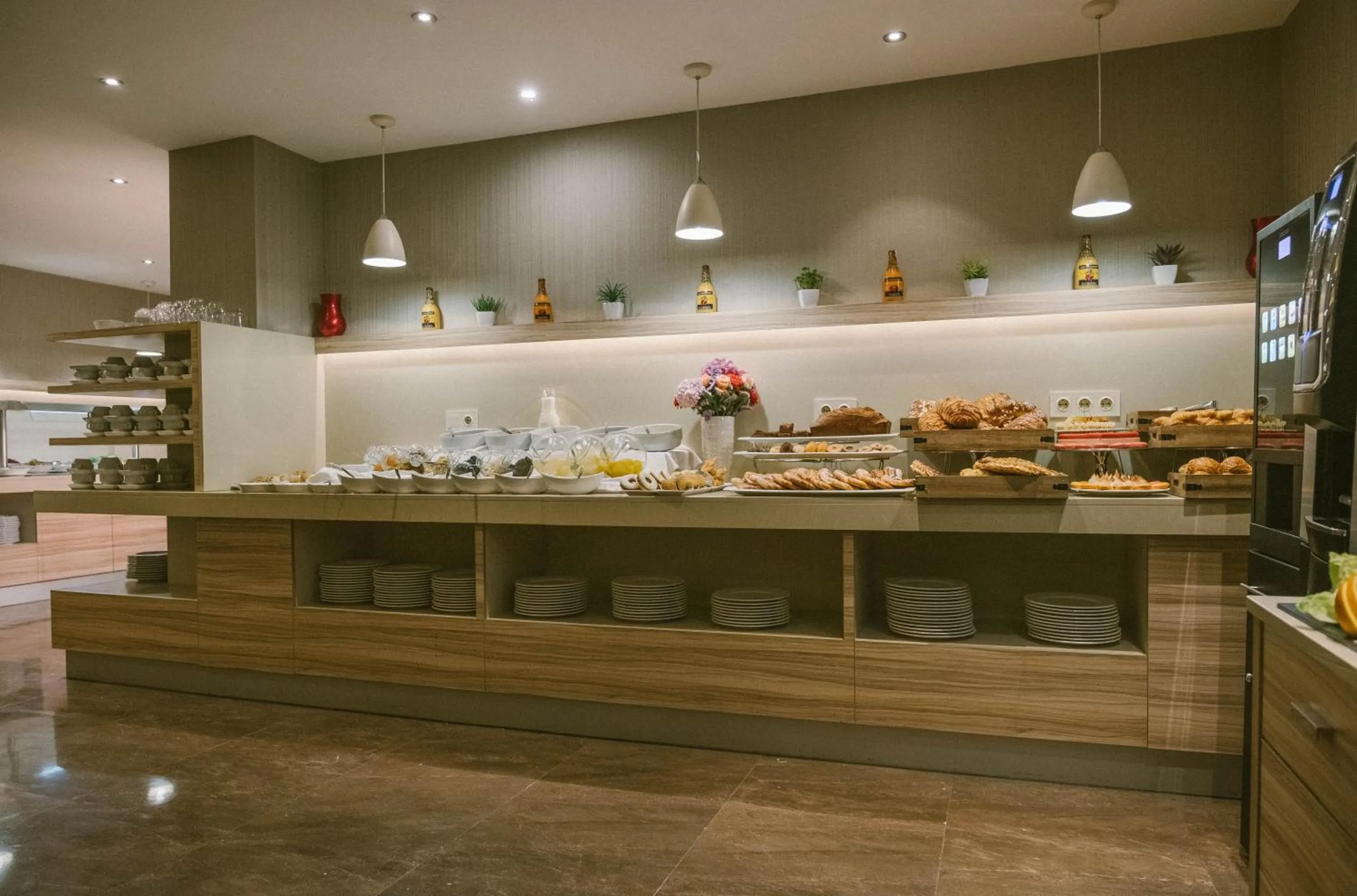 Restaurant/places to eat in AZ Hôtels Zeralda