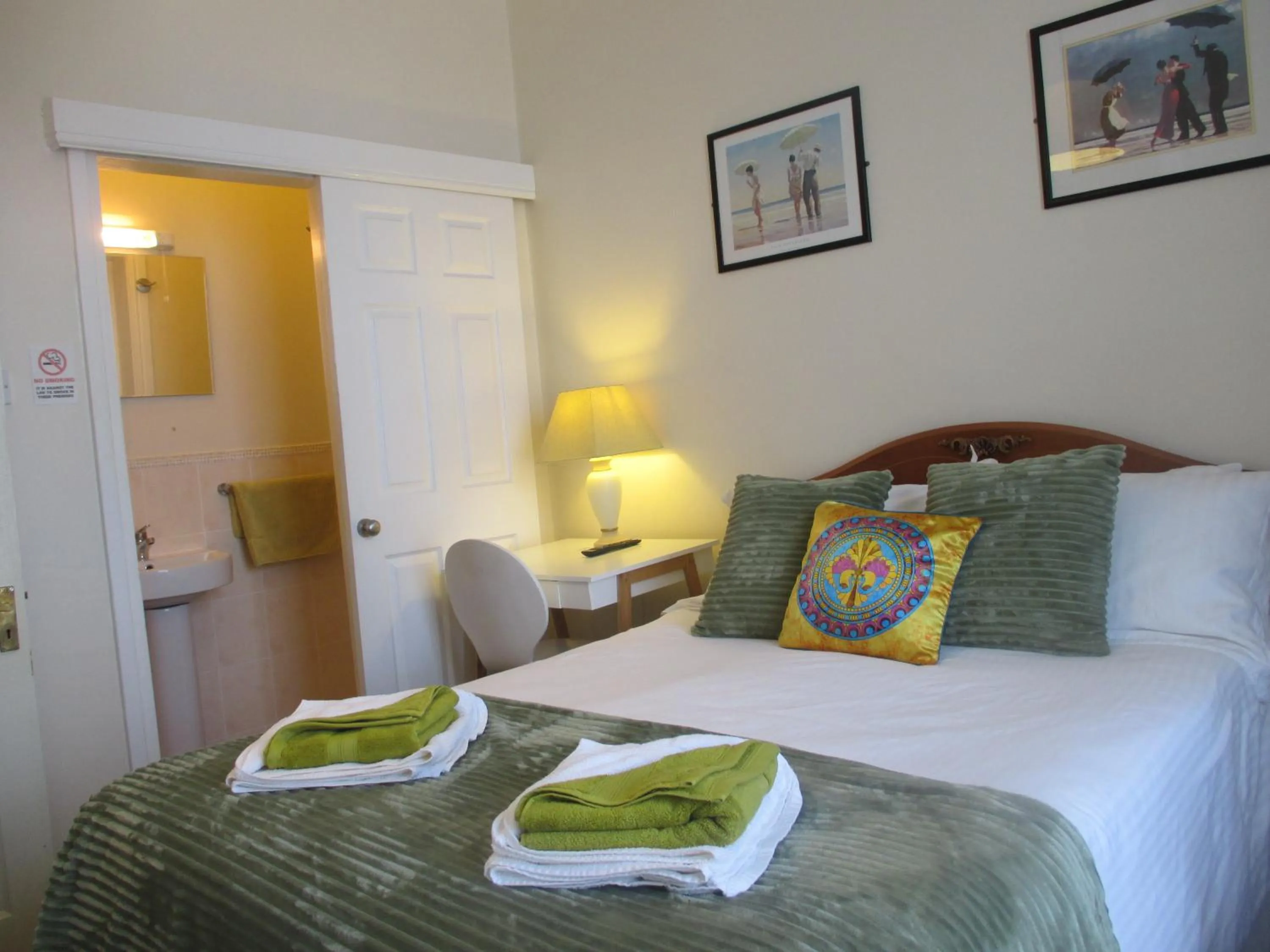 Bed in Caledonia Guest House