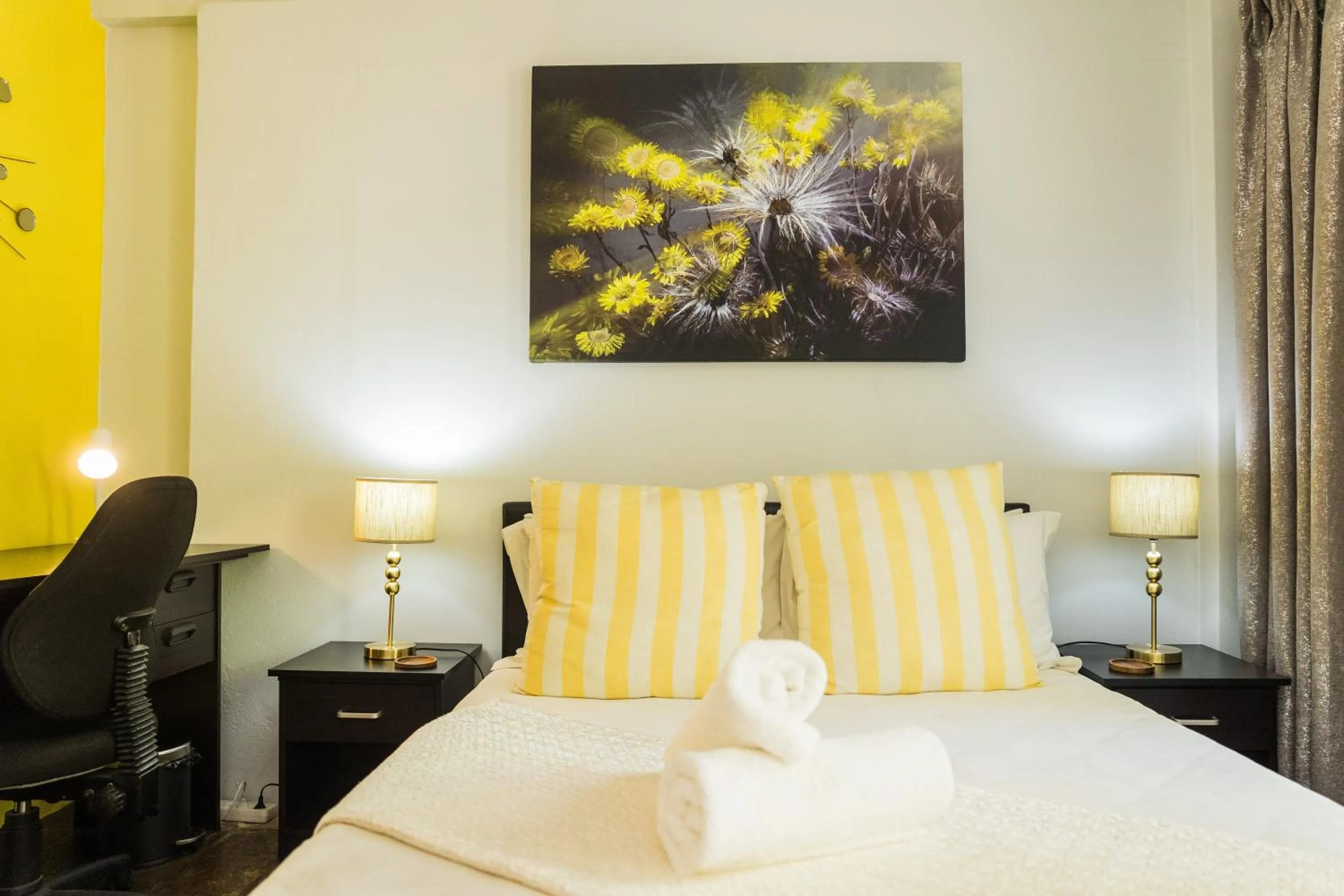 Bed in Rozendal Guest House