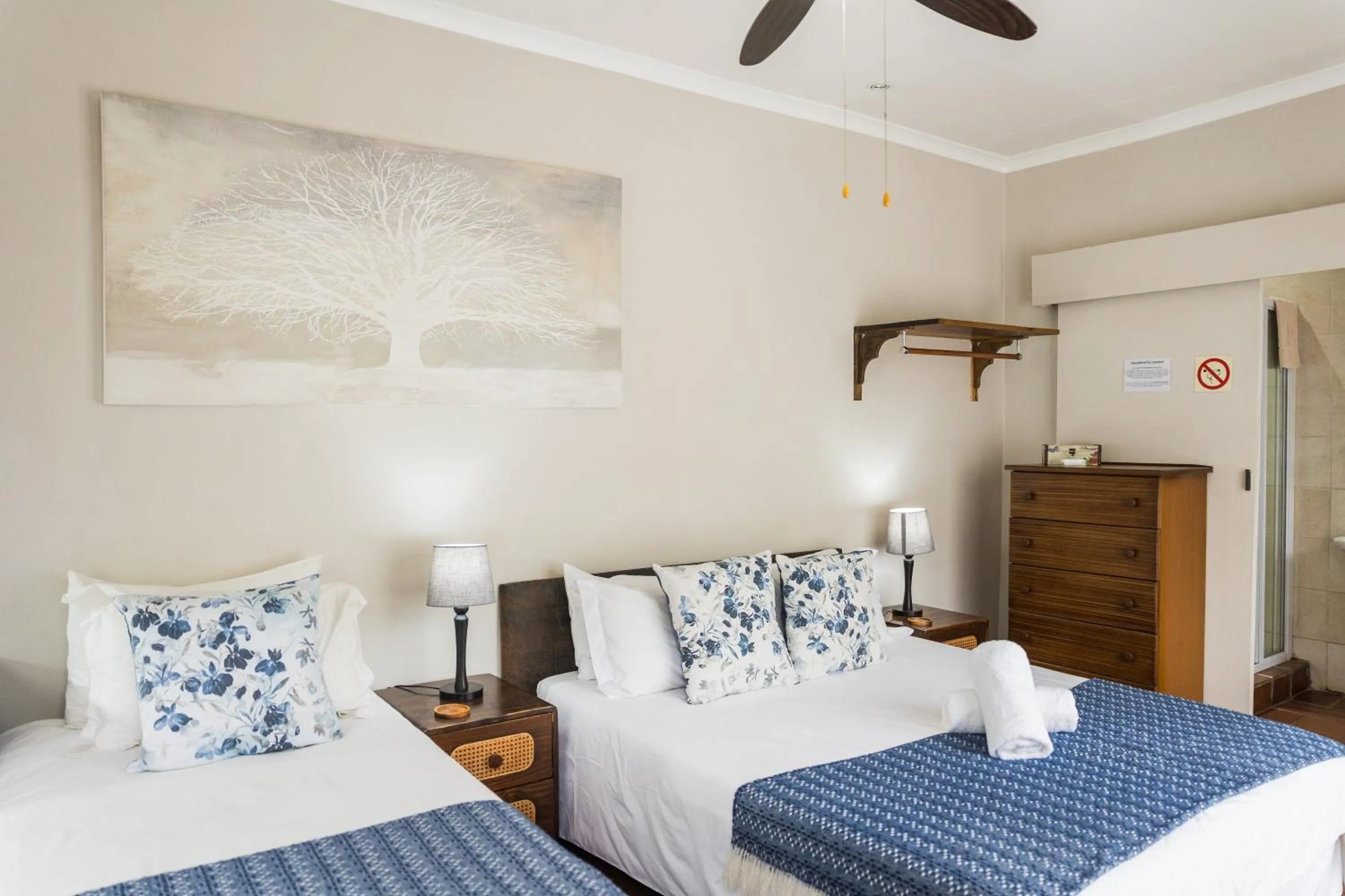 Bed in Rozendal Guest House