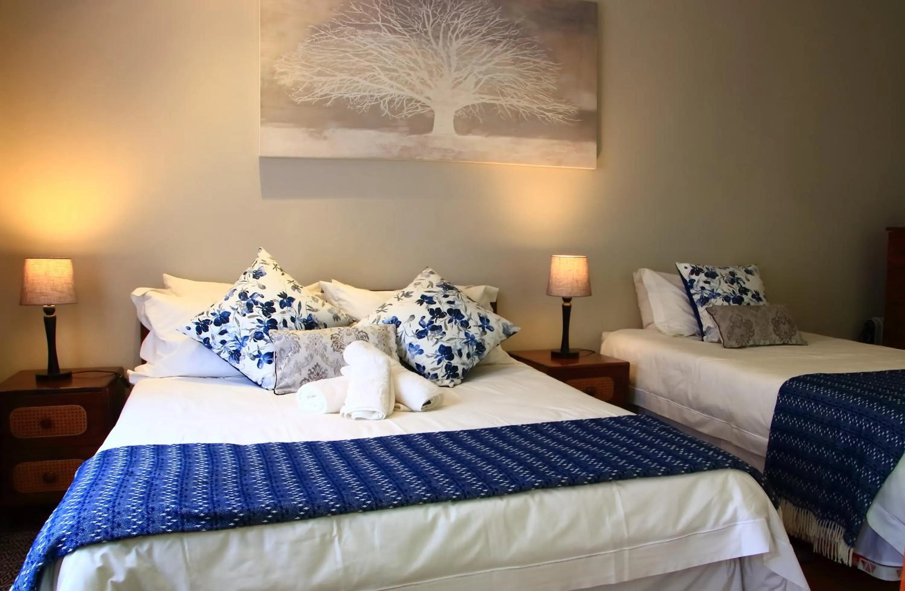 Bed in Rozendal Guest House