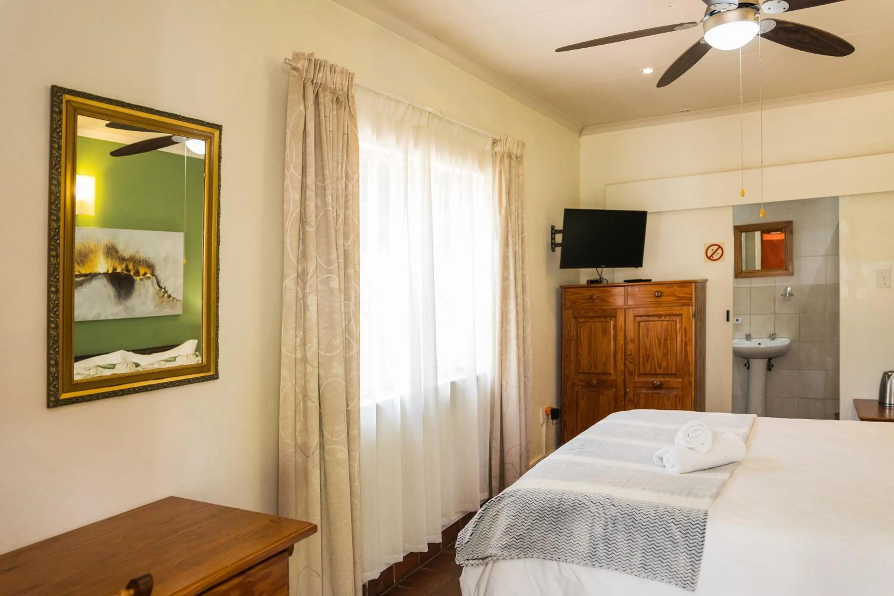 Bed in Rozendal Guest House