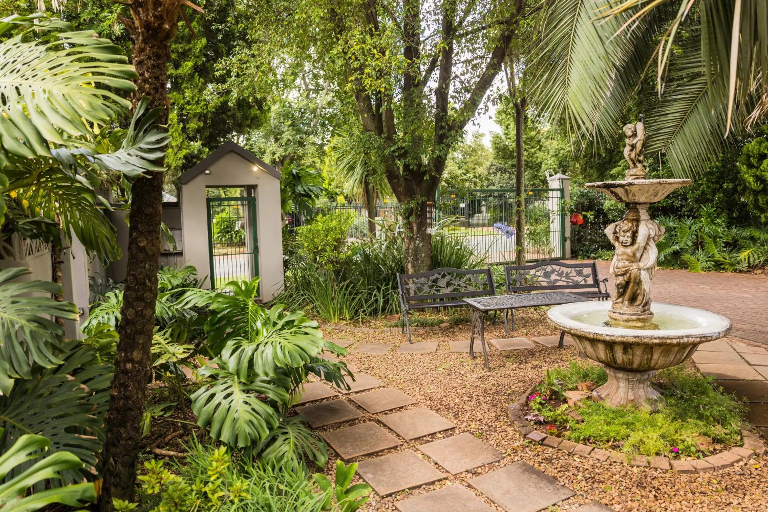 Day in Rozendal Guest House