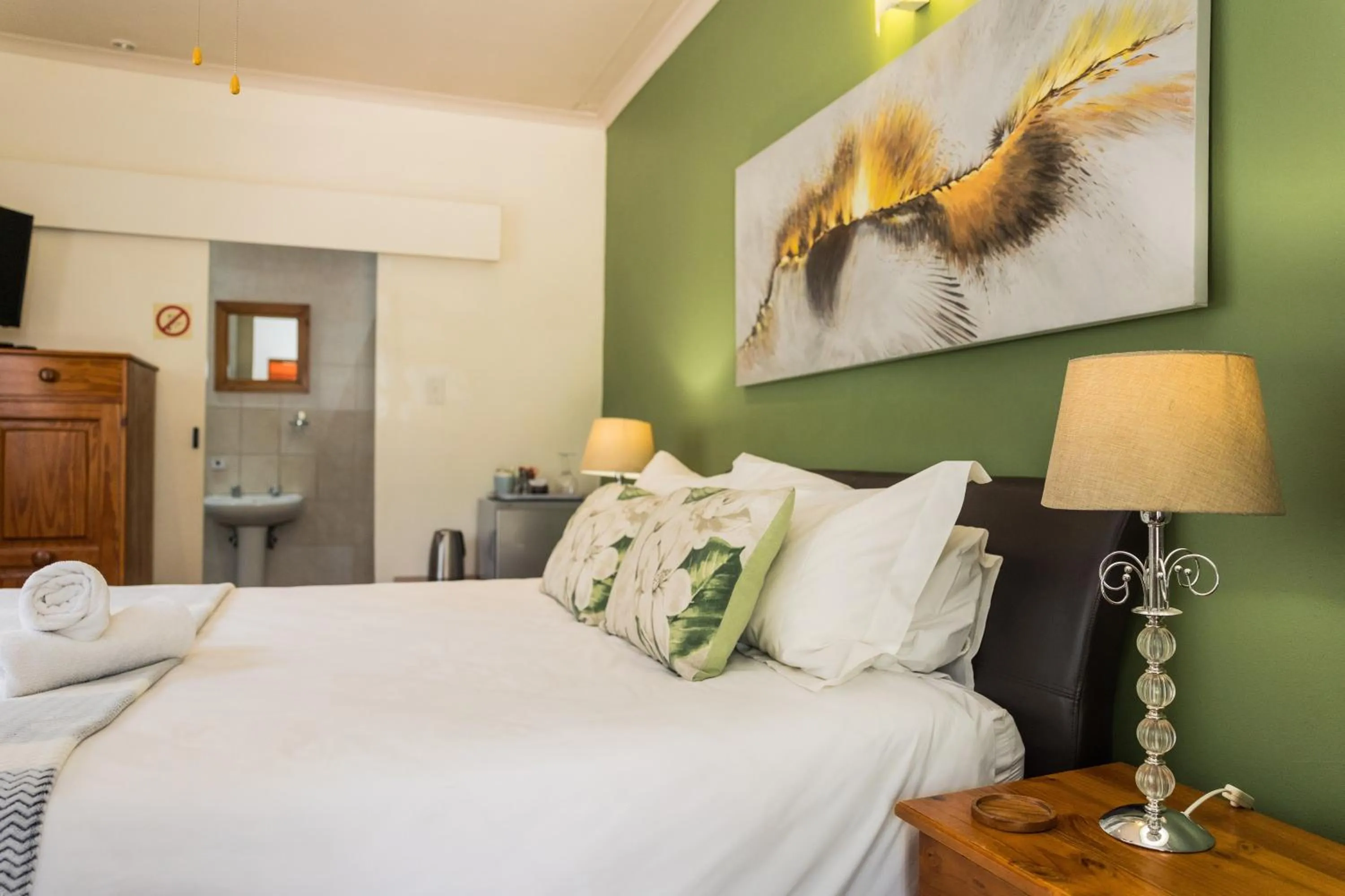 Bed in Rozendal Guest House