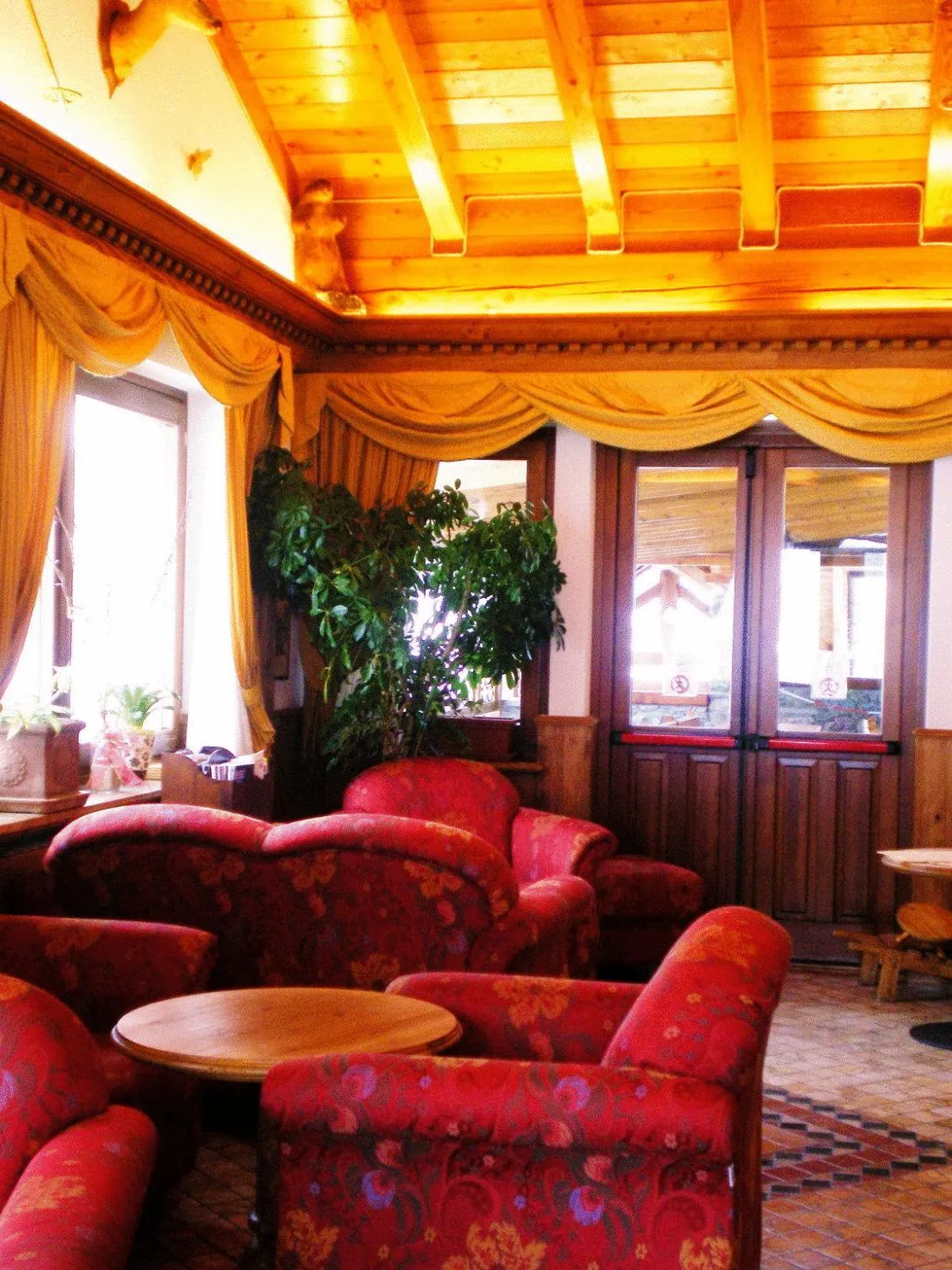 Communal lounge/ TV room in Hotel Beau Sejour