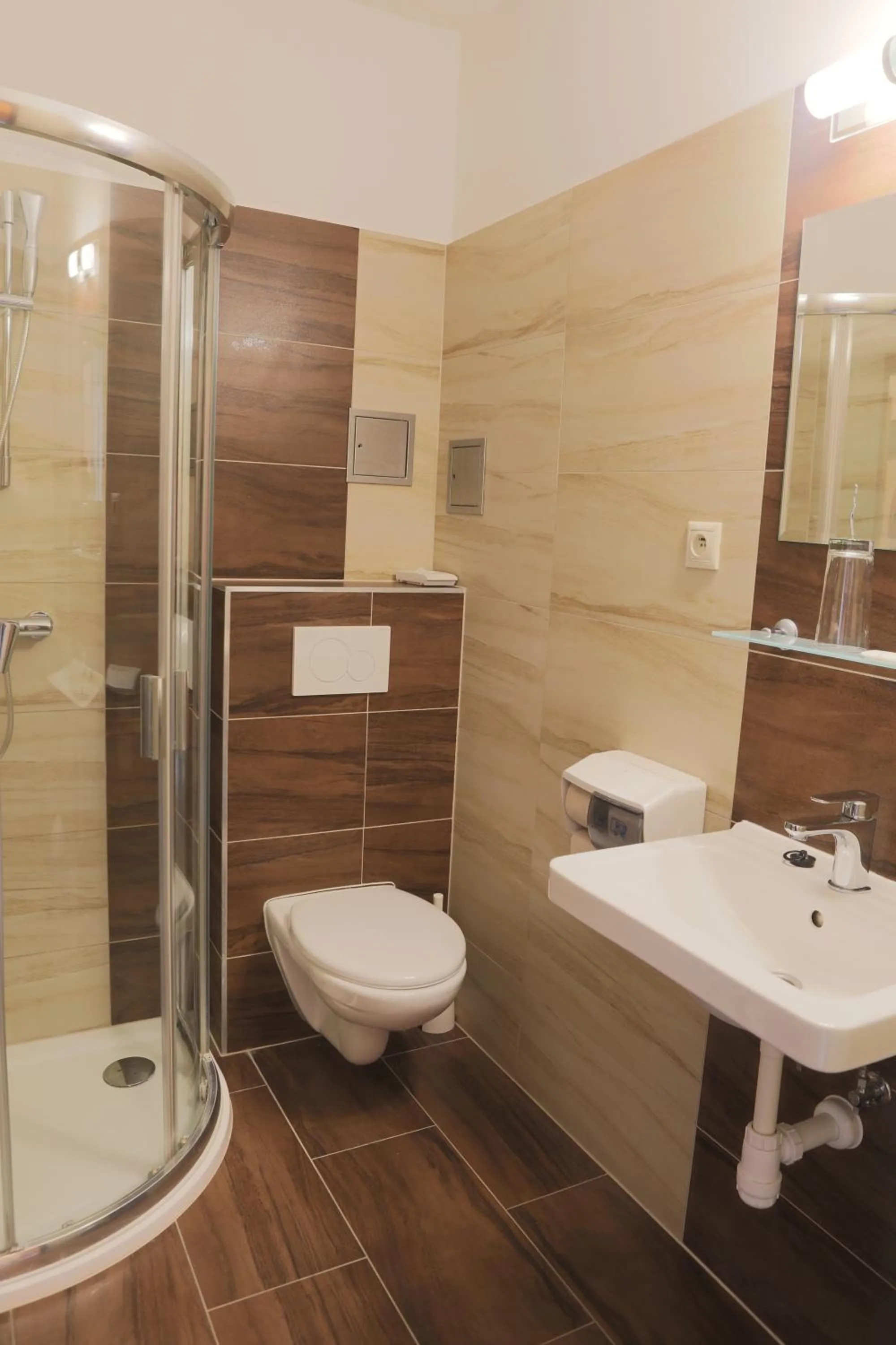 Shower in Hotel Diana