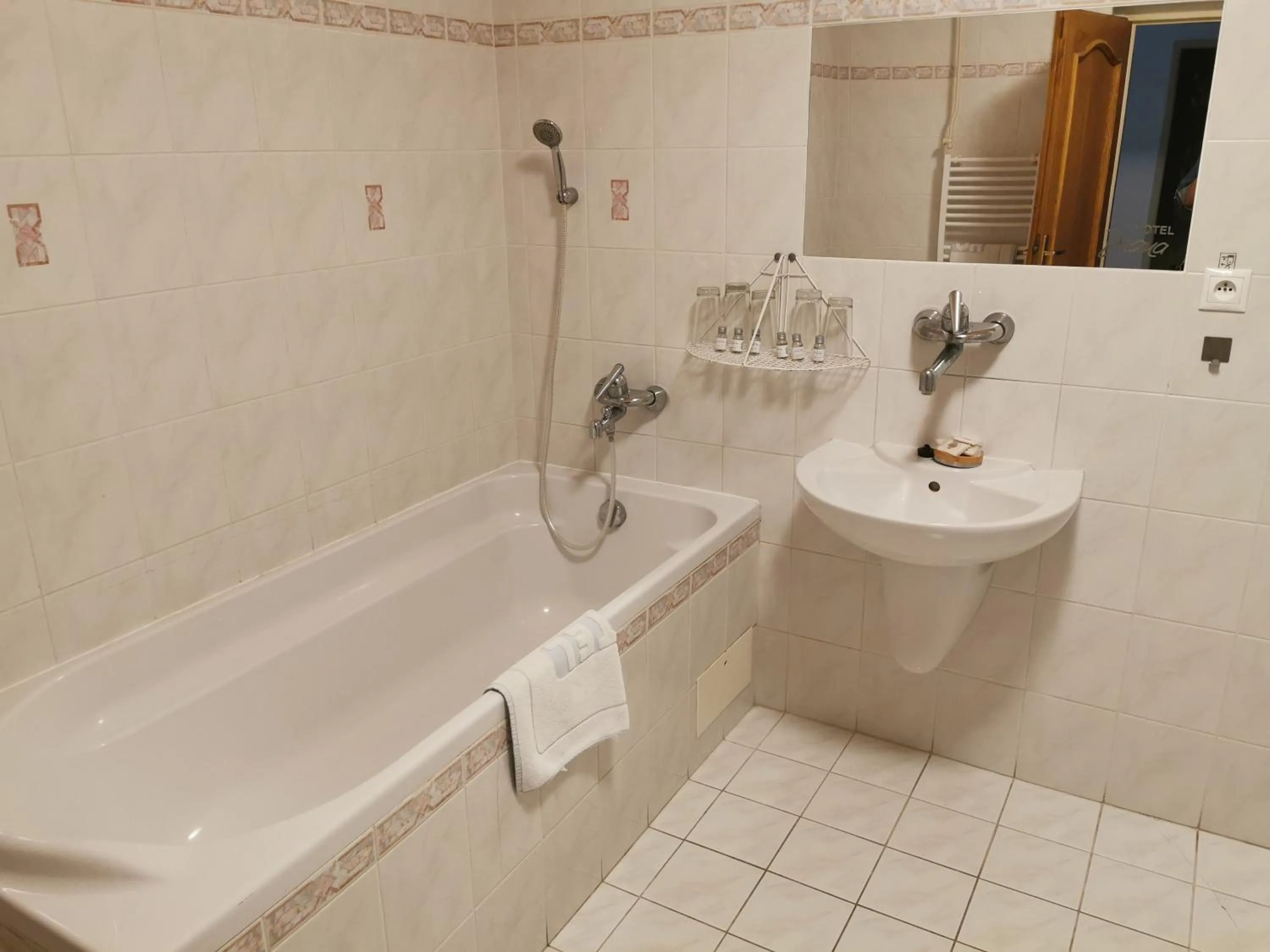 Shower in Hotel Diana