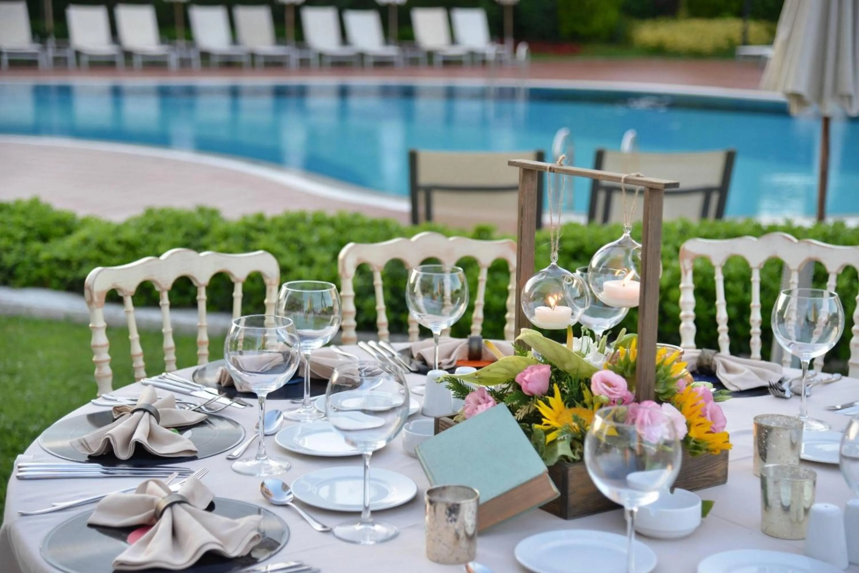 Swimming pool in Istanbul Marriott Hotel Asia
