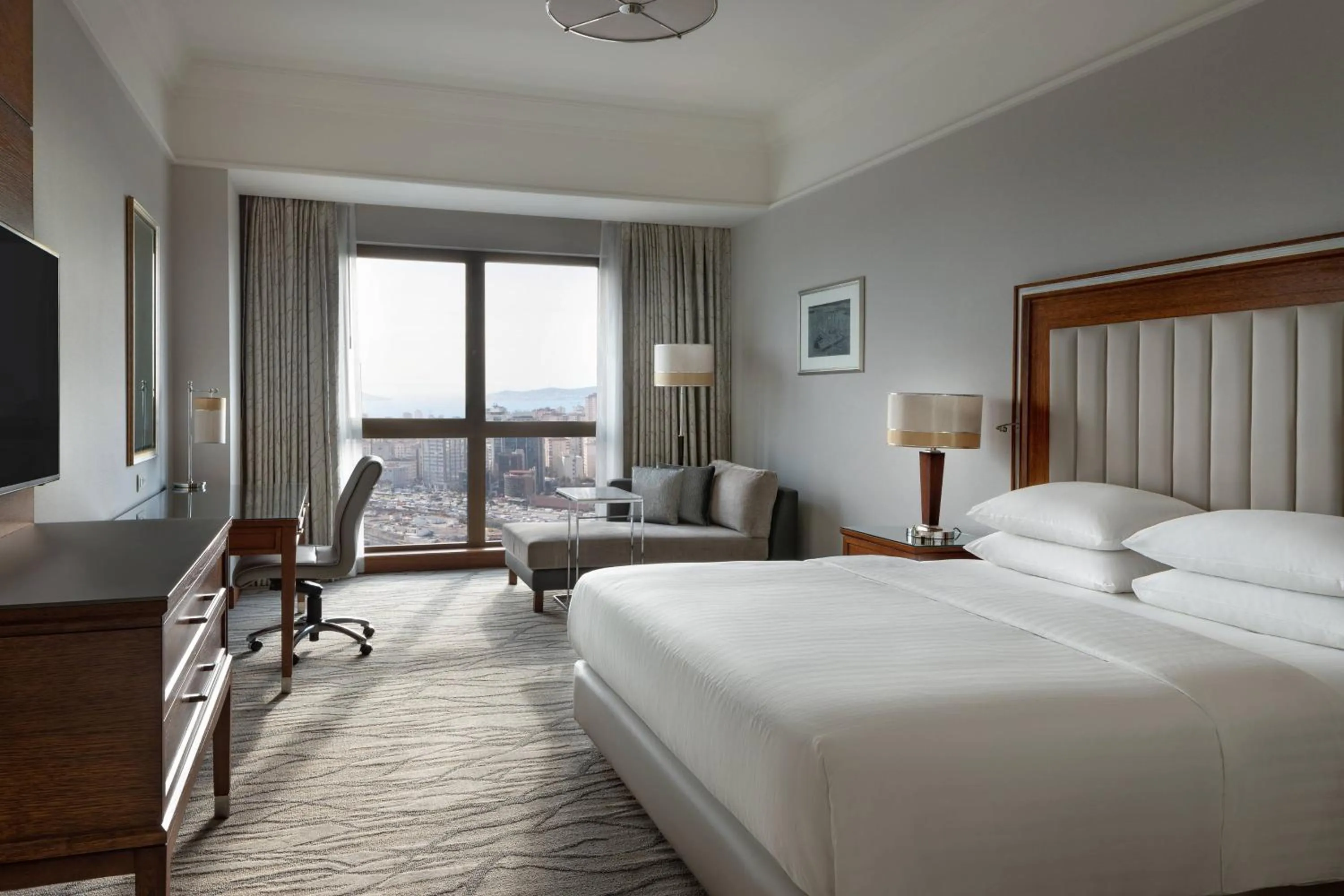 Photo of the whole room, Bed in Istanbul Marriott Hotel Asia