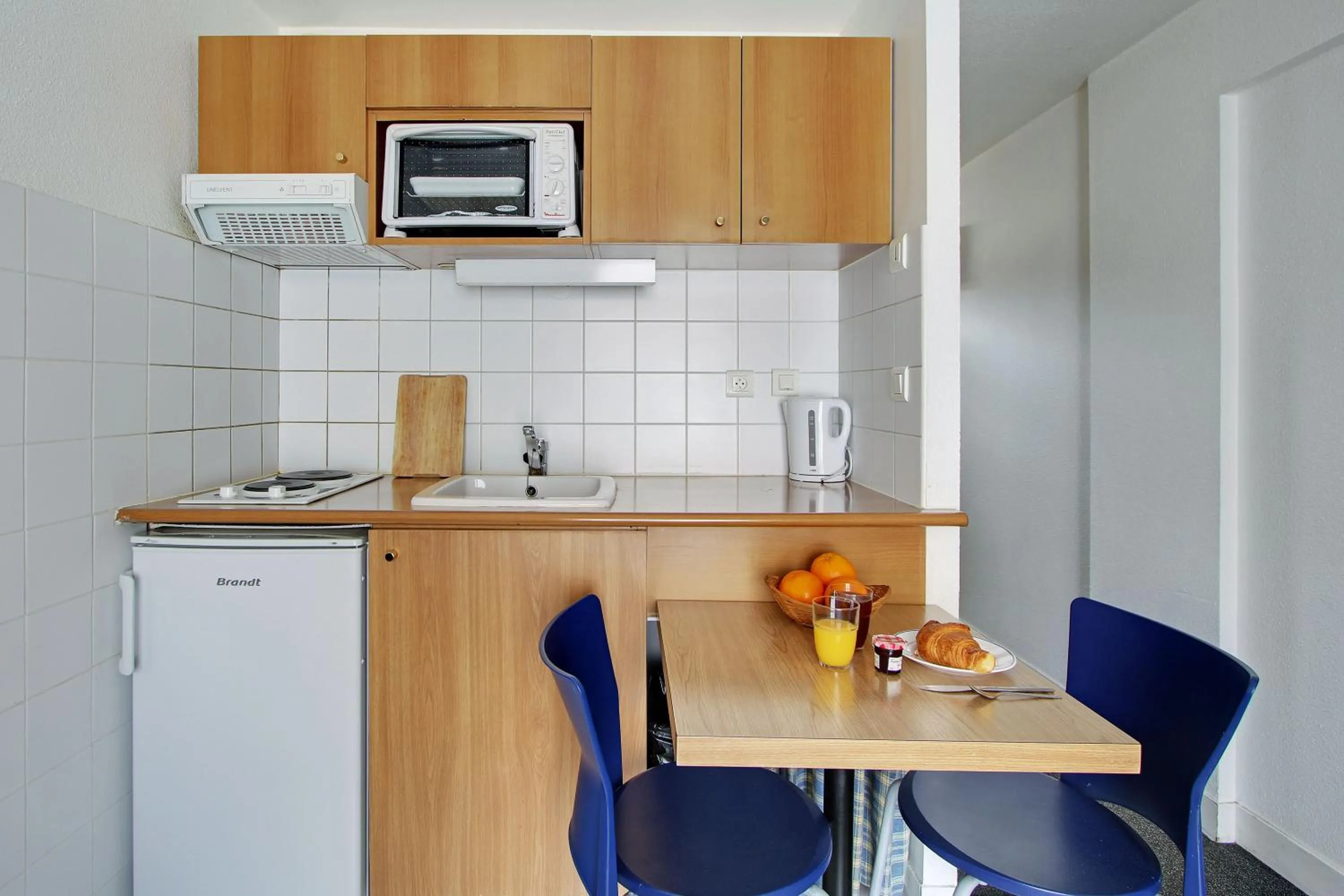 Kitchen or kitchenette in Les Lilas Serviced Apartments