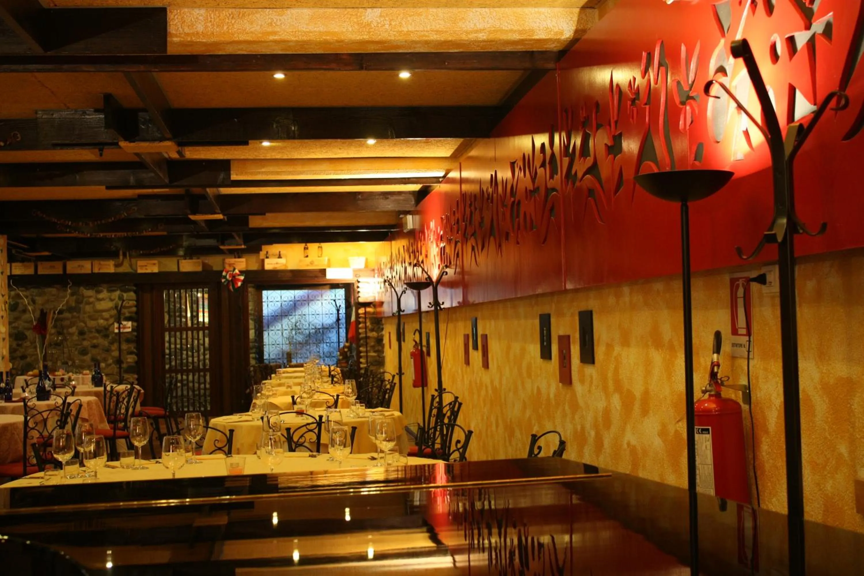 Restaurant/places to eat in Park Hotel