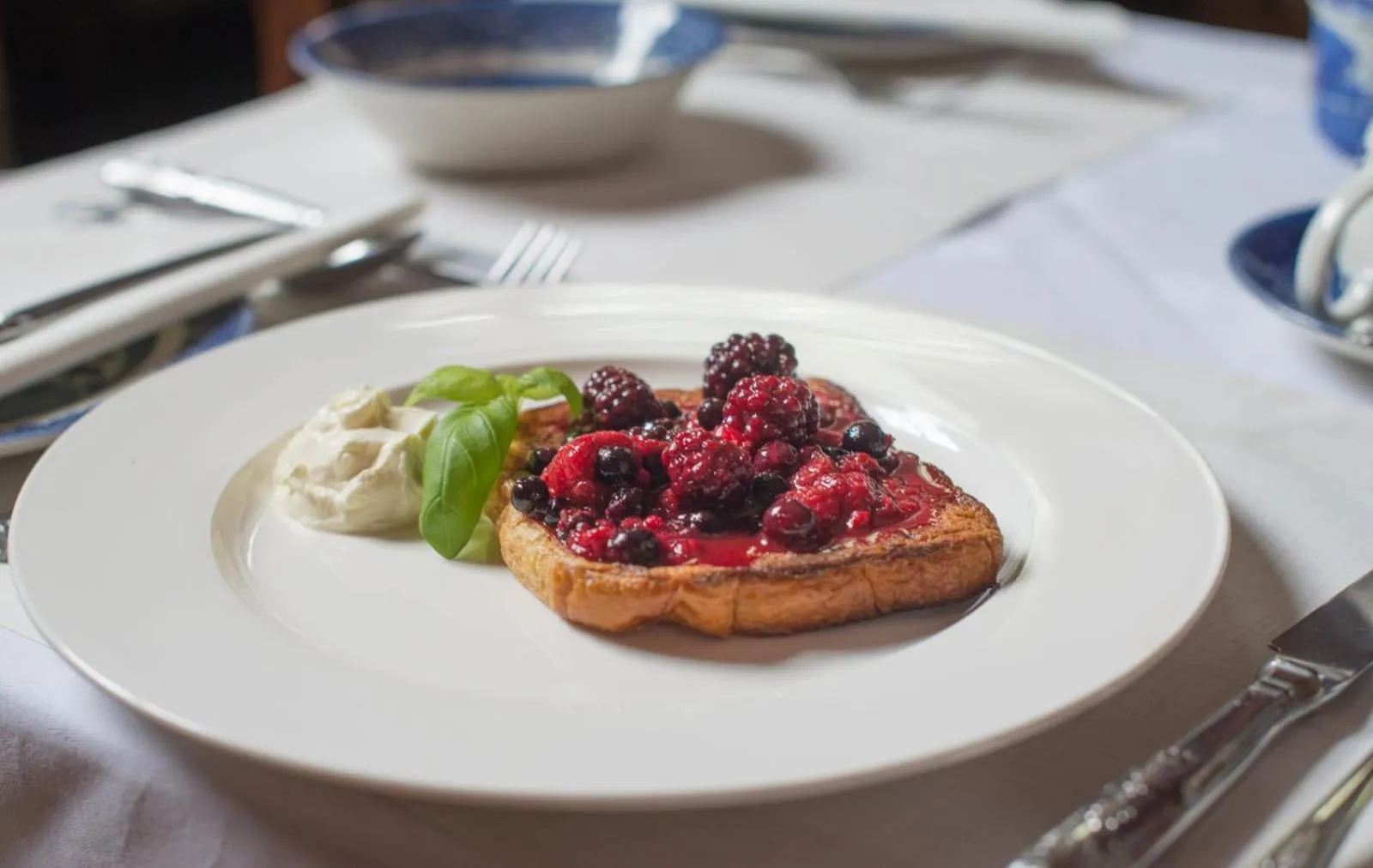 Breakfast in Jeakes House