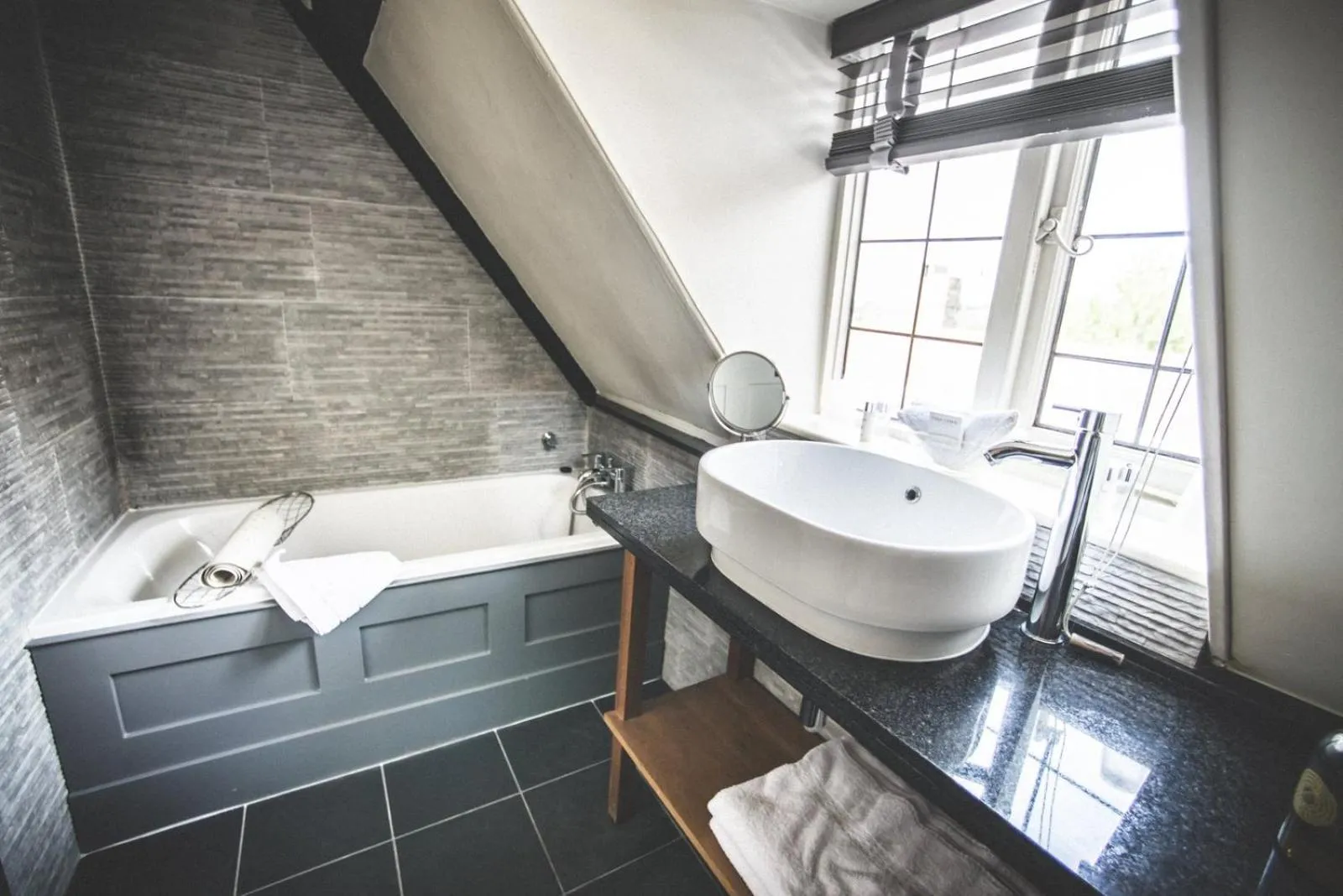 Bathroom in Jeakes House