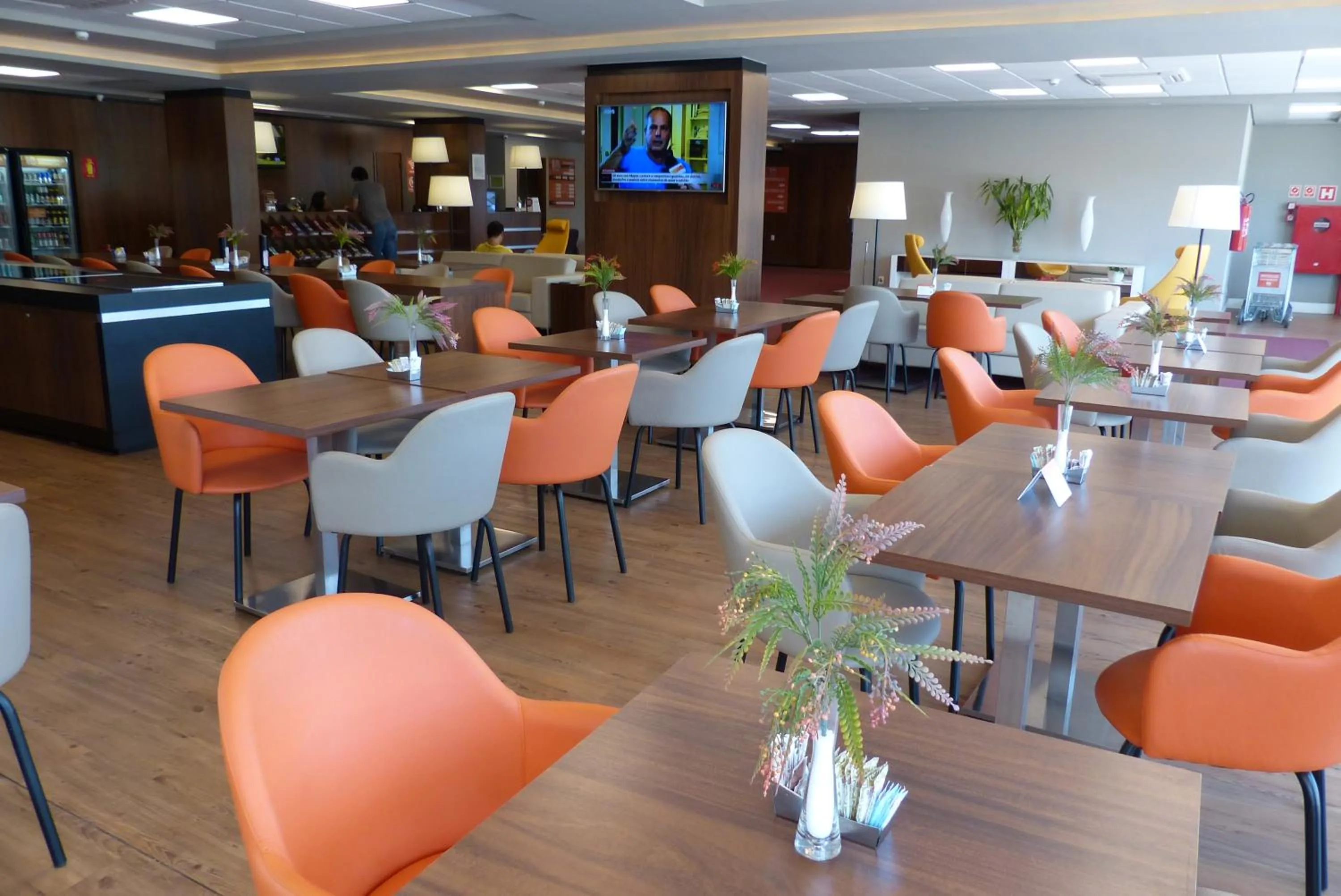 Restaurant/places to eat in Hotel 10 Palmas