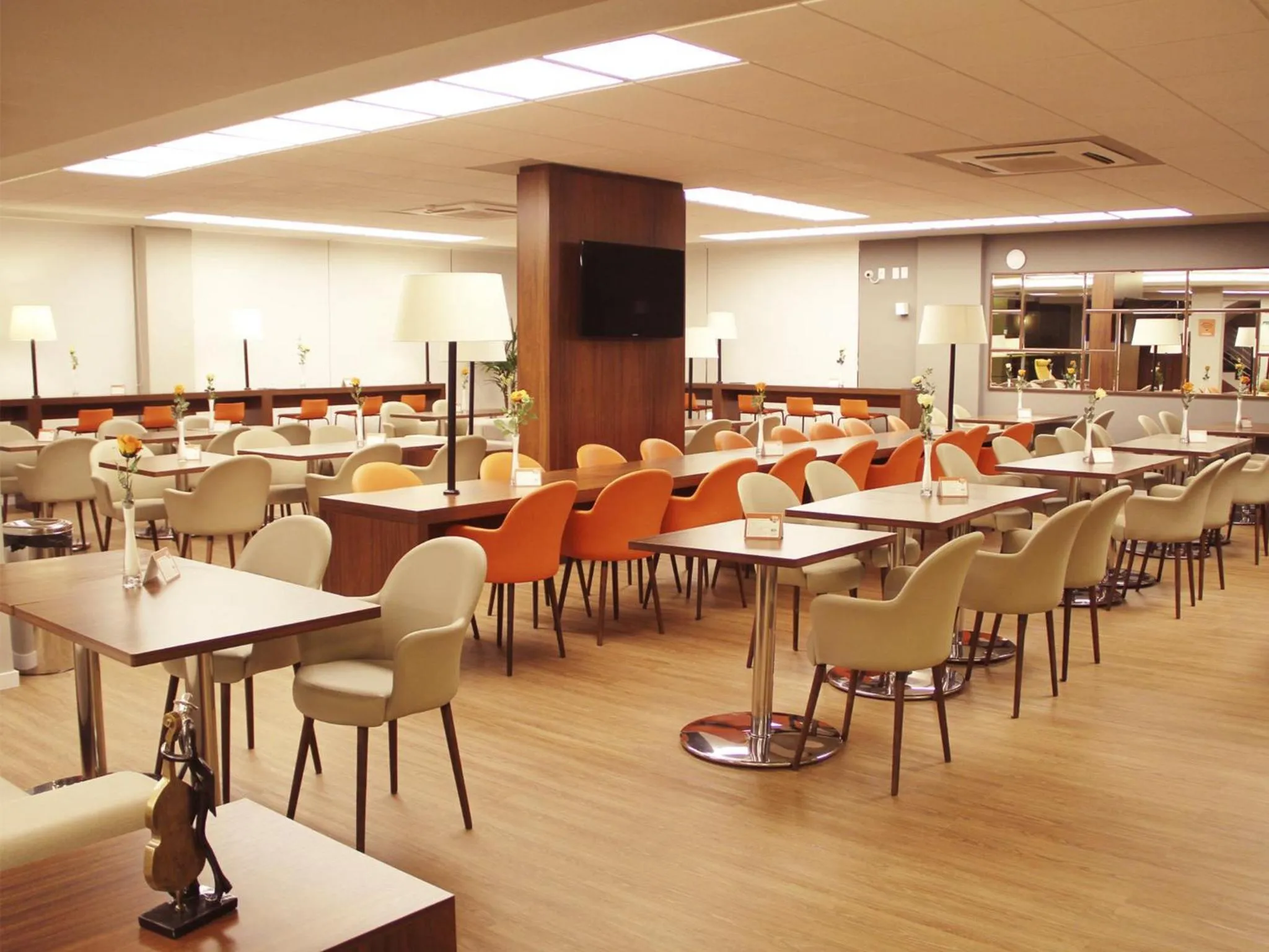 Restaurant/places to eat in Hotel 10 Palmas