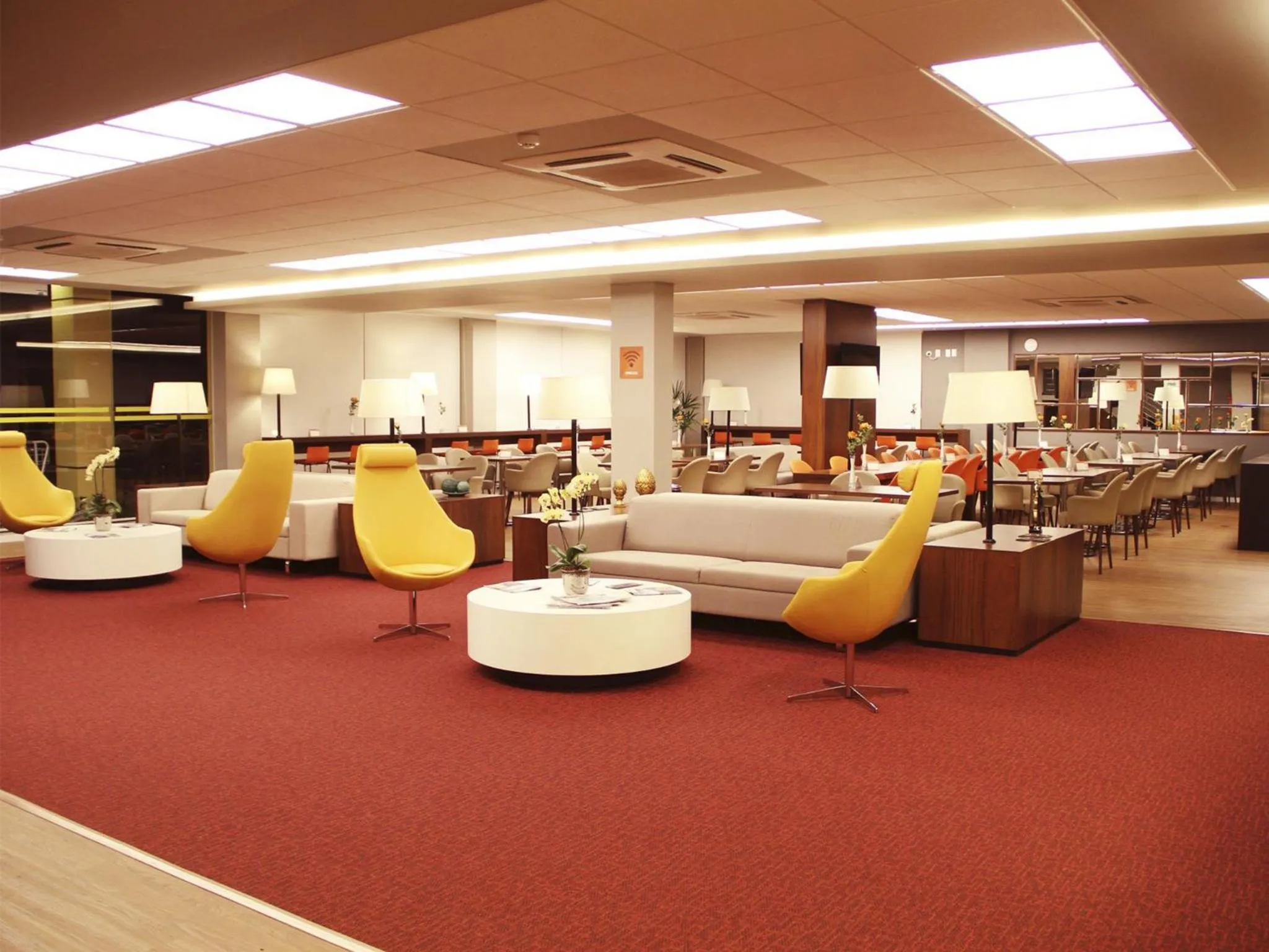 Communal lounge/ TV room in Hotel 10 Palmas