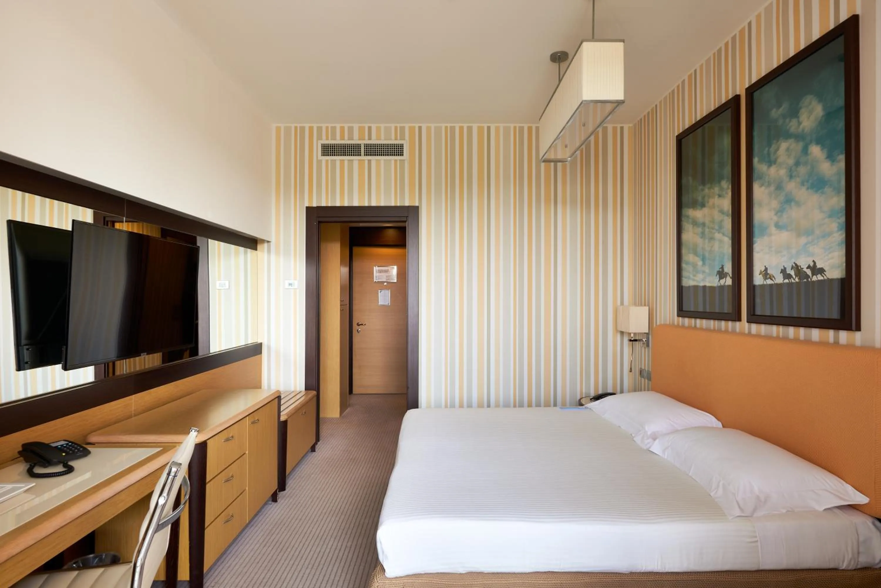 Bed in UNAHOTELS Varese