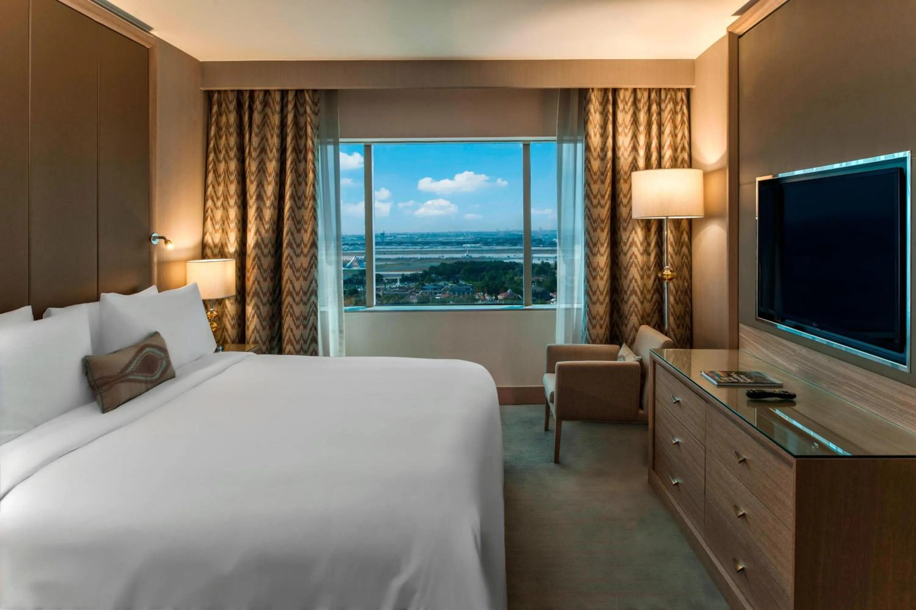 Photo of the whole room, Bed in Renaissance Polat Istanbul Hotel