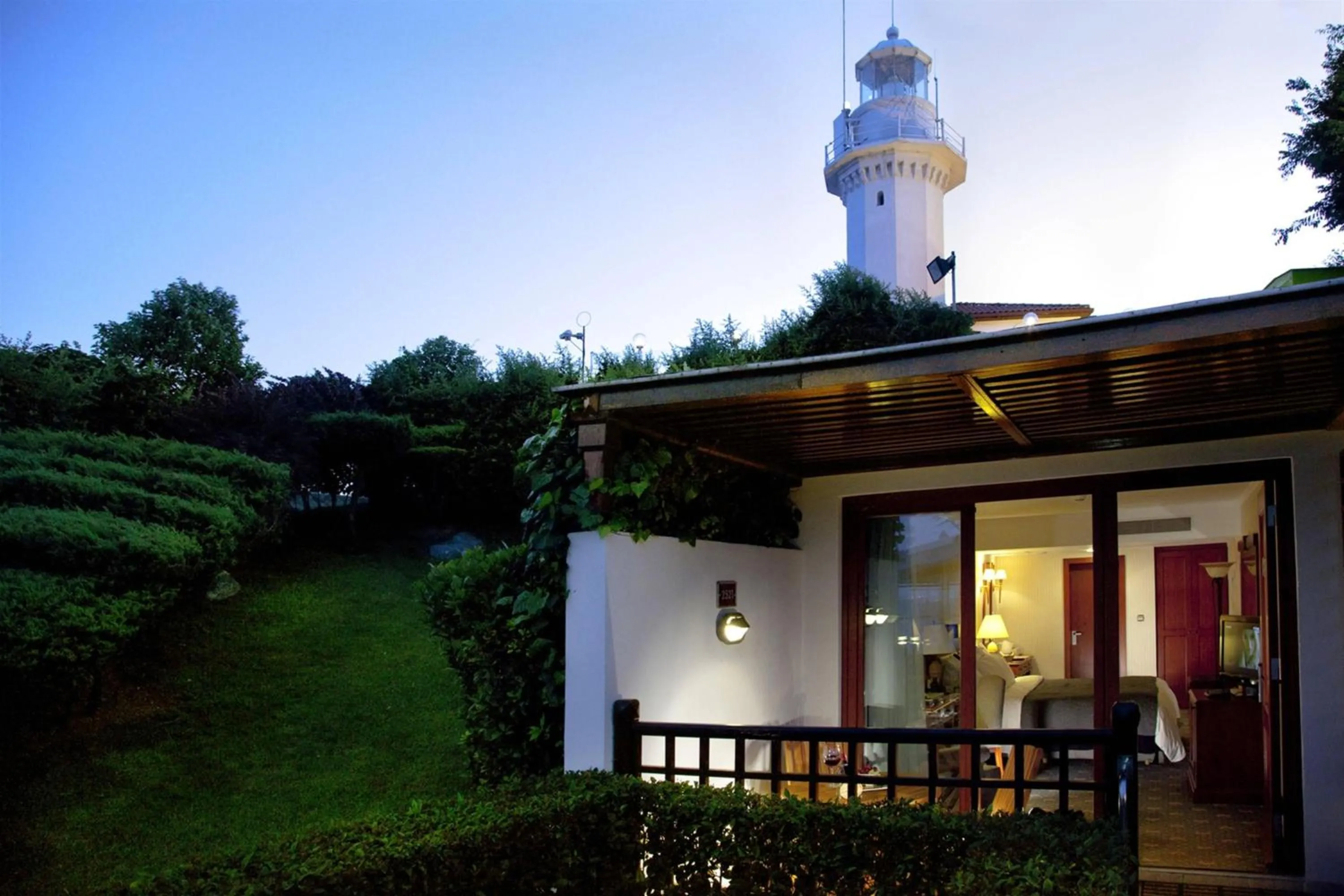 Photo of the whole room in Renaissance Polat Istanbul Hotel