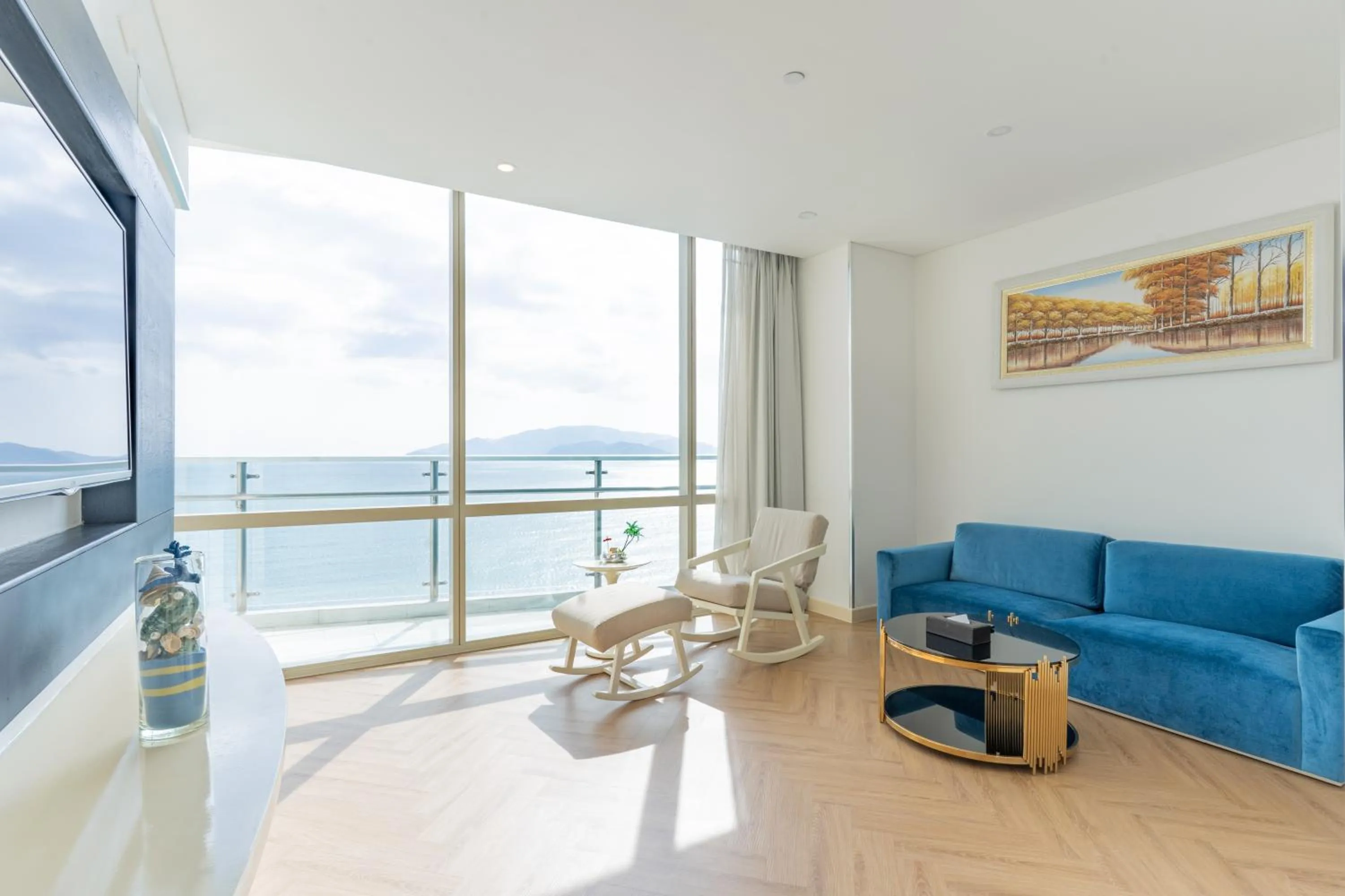 Living room in Diamond Bay Hotel