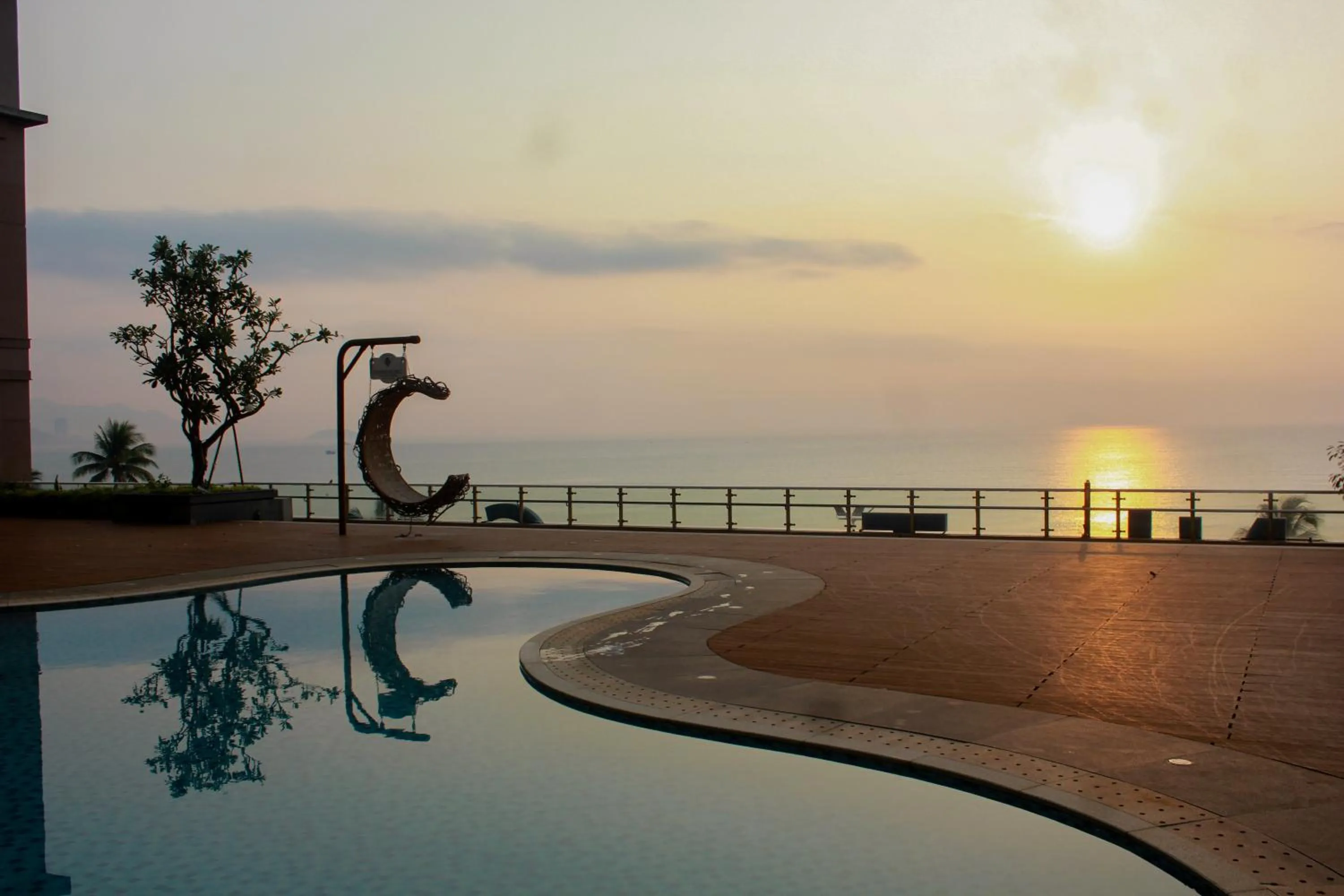 Swimming pool in Diamond Bay Hotel