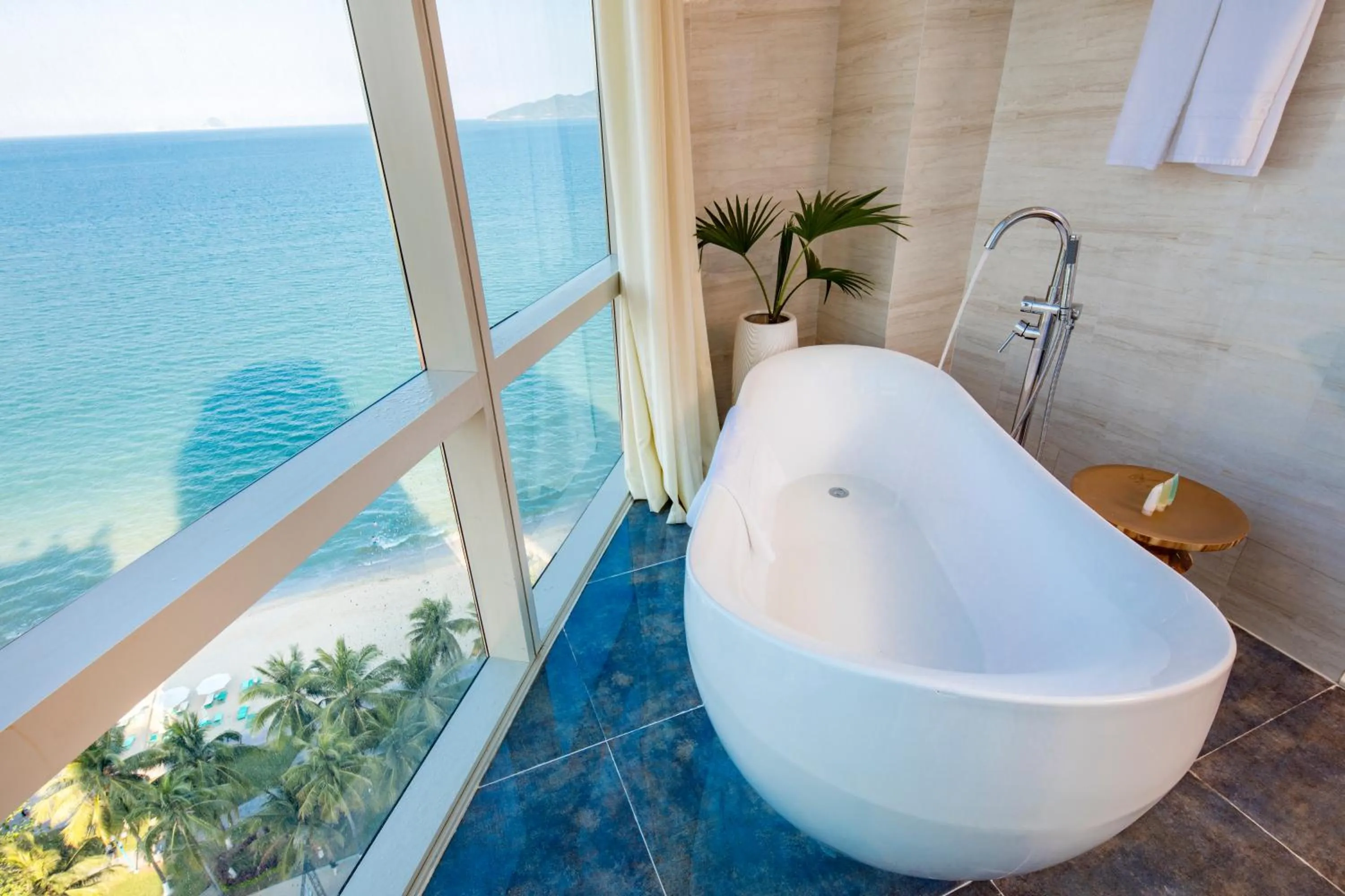 Bath in Diamond Bay Hotel