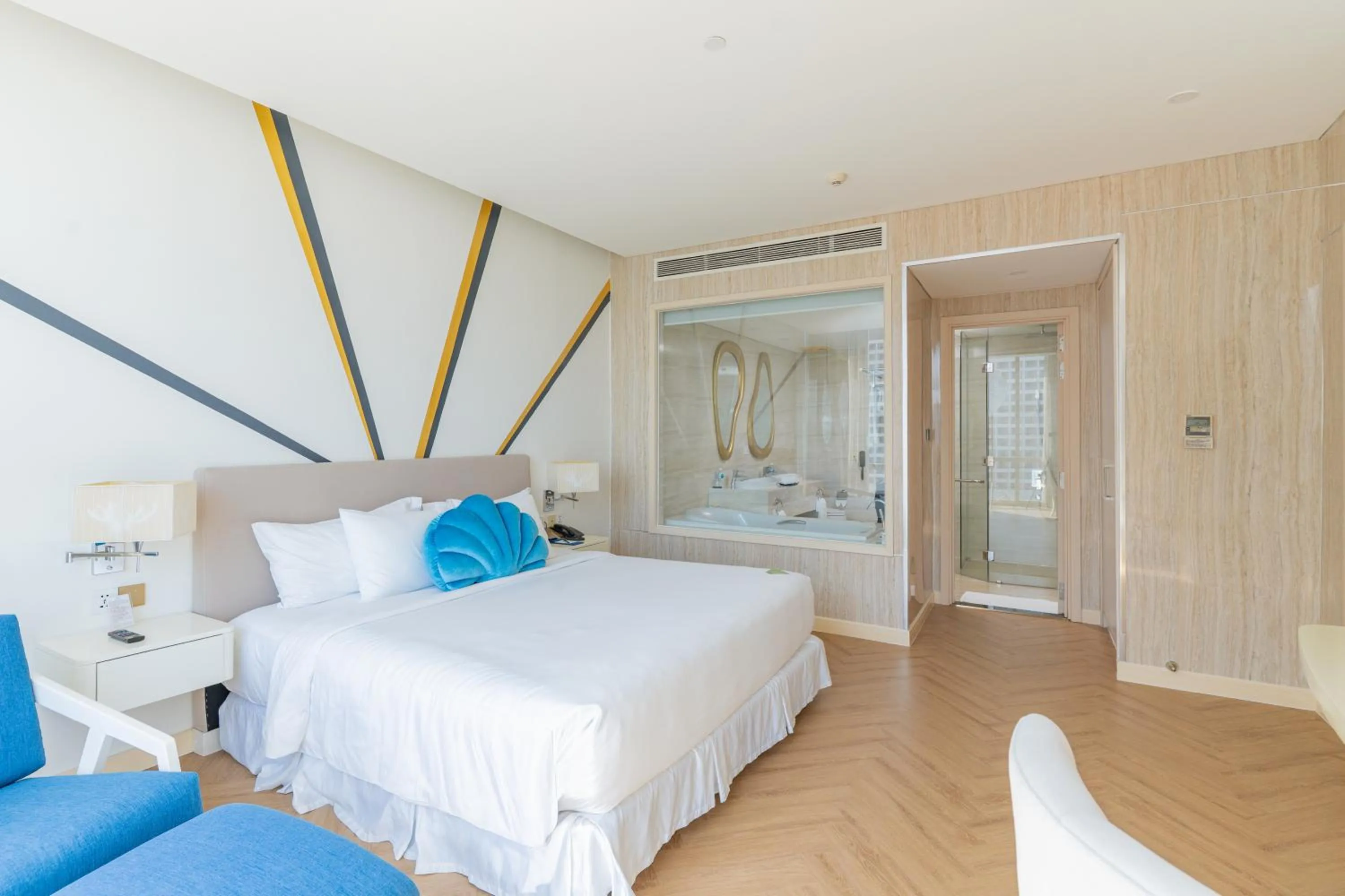 Bed in Diamond Bay Hotel