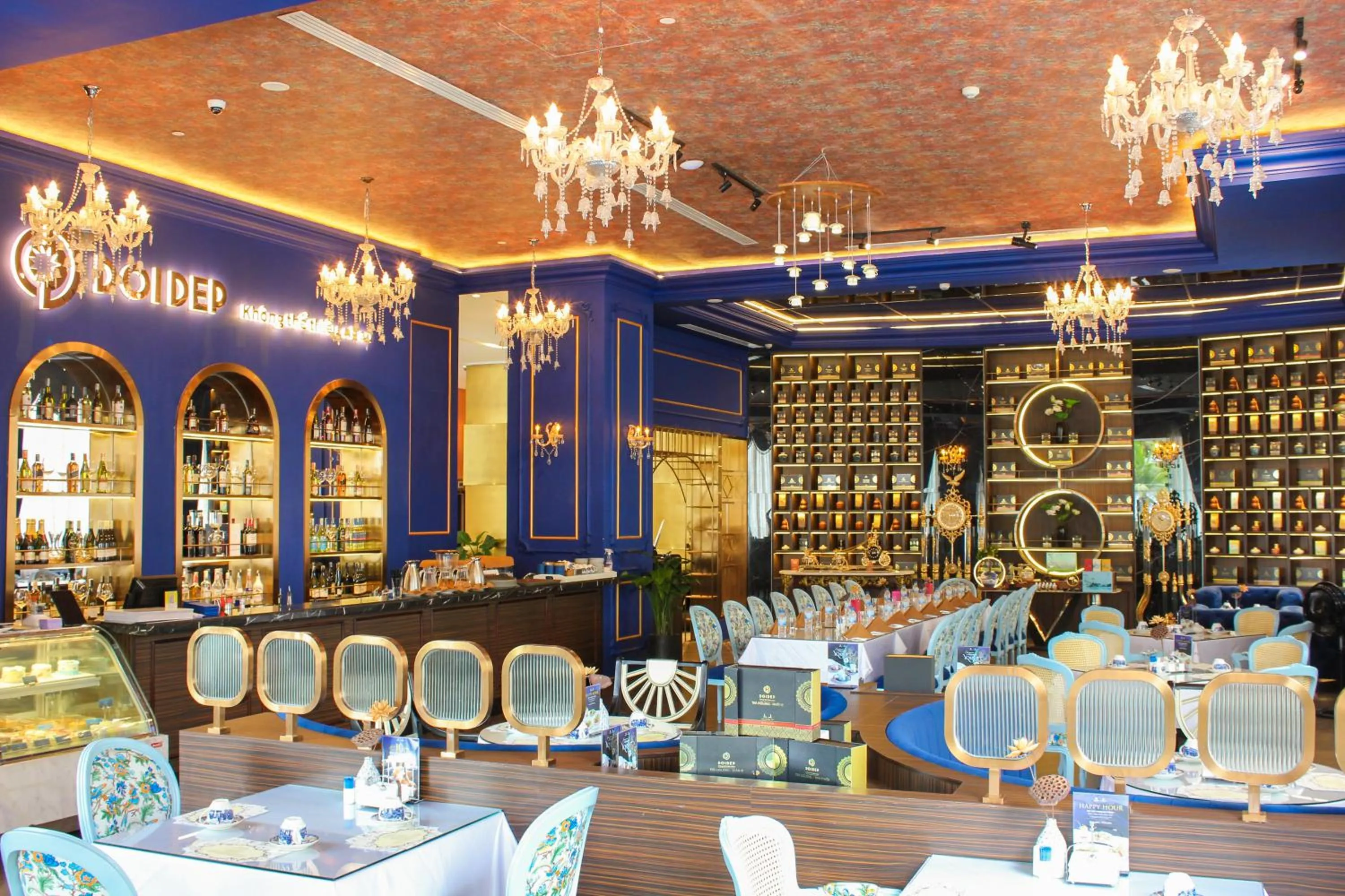 Lounge or bar in Diamond Bay Hotel