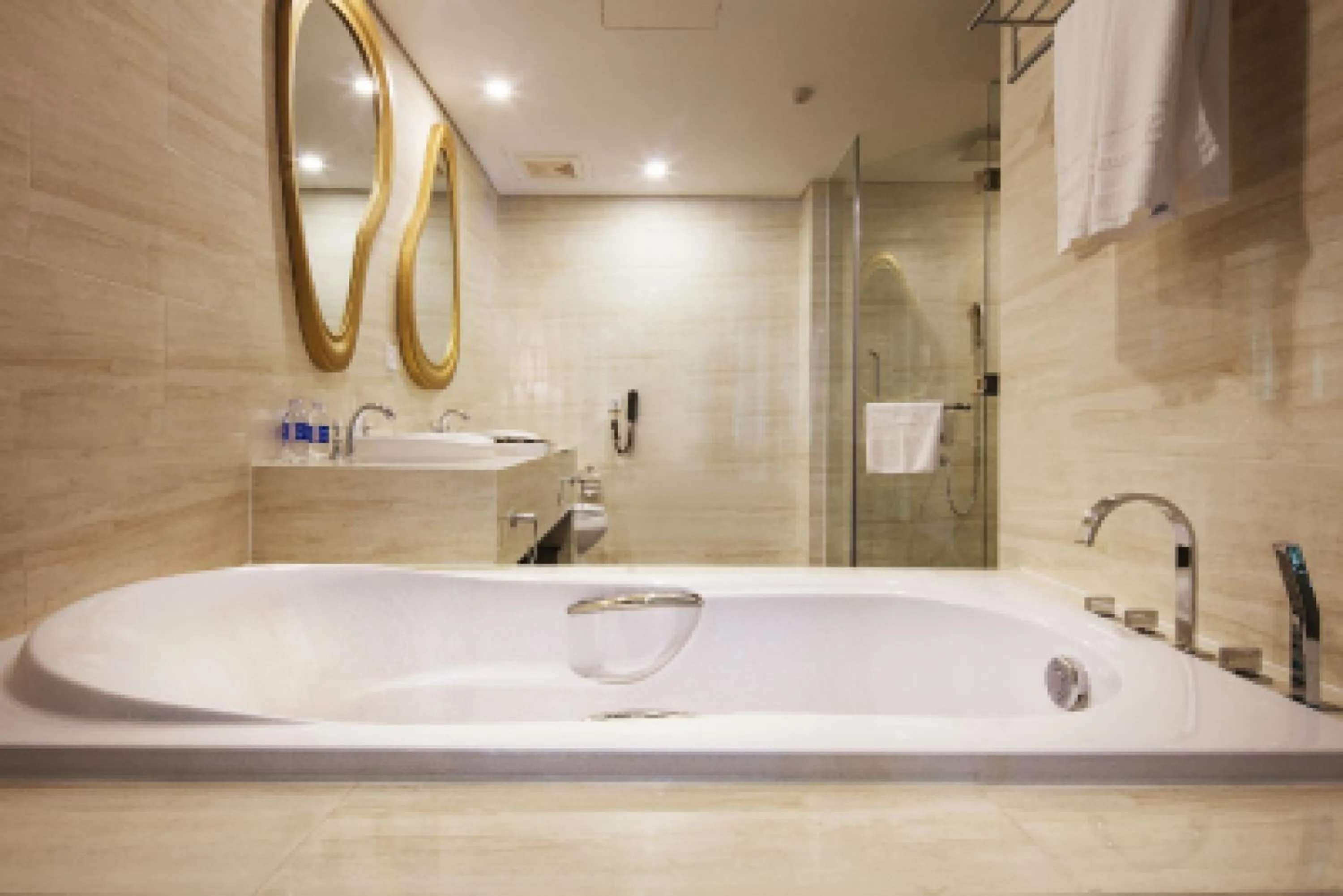 Bath in Diamond Bay Hotel