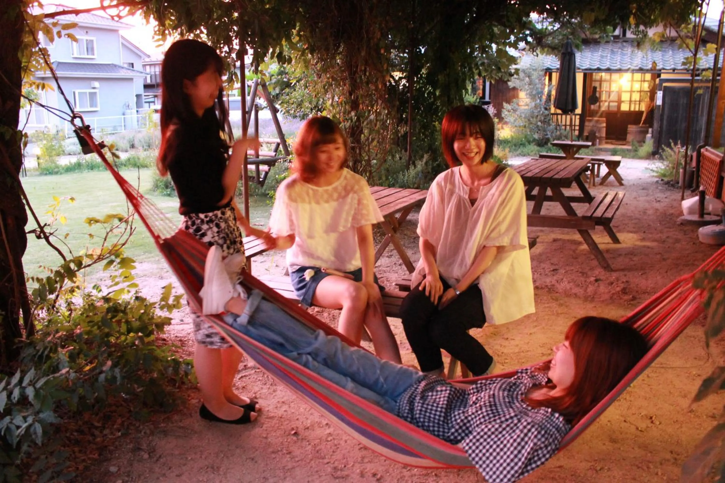 group of guests in Tomareru Himitsukichi L-Base