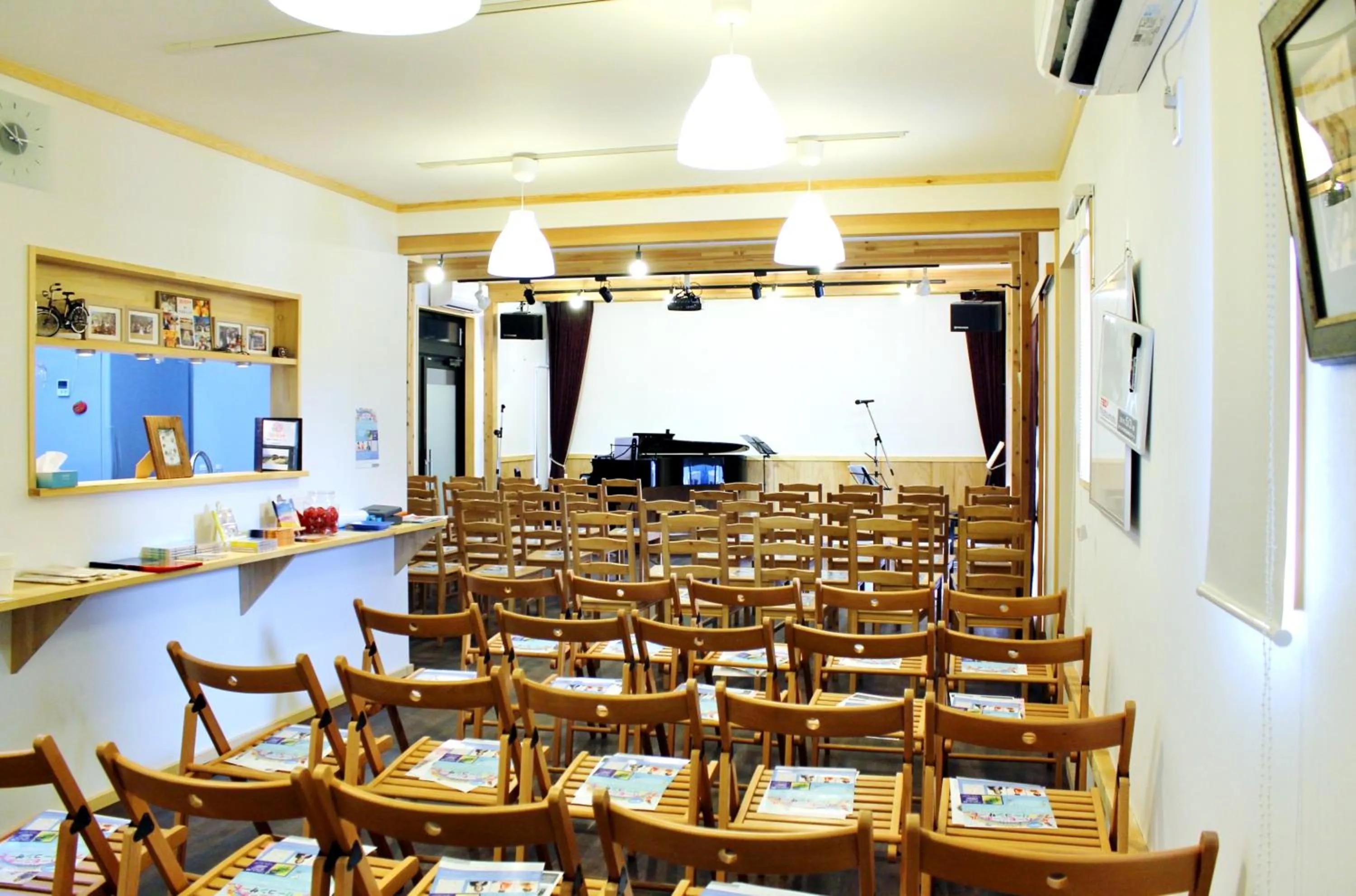 On-site shops in Tomareru Himitsukichi L-Base