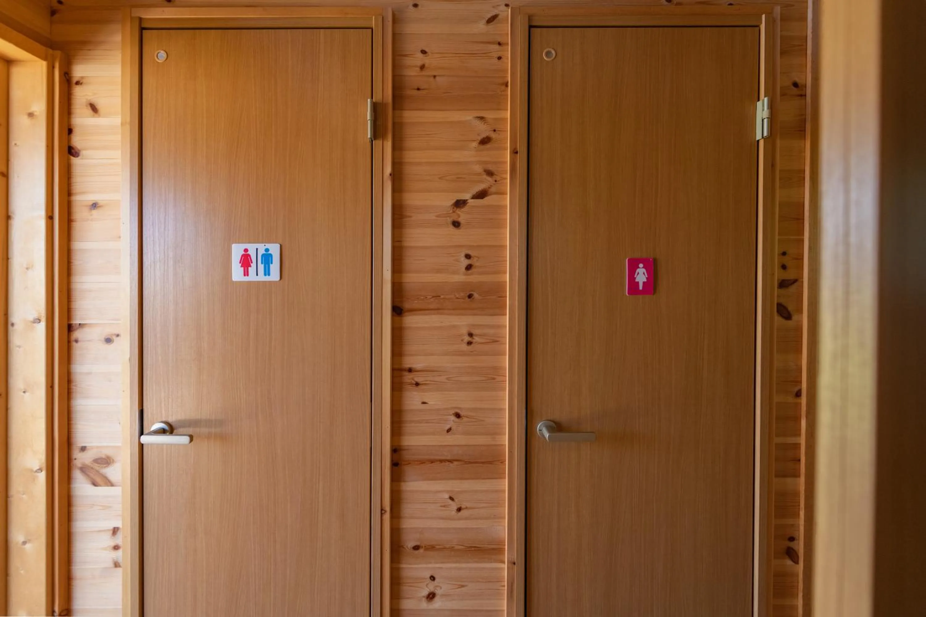 Toilet in Tomareru Himitsukichi L-Base