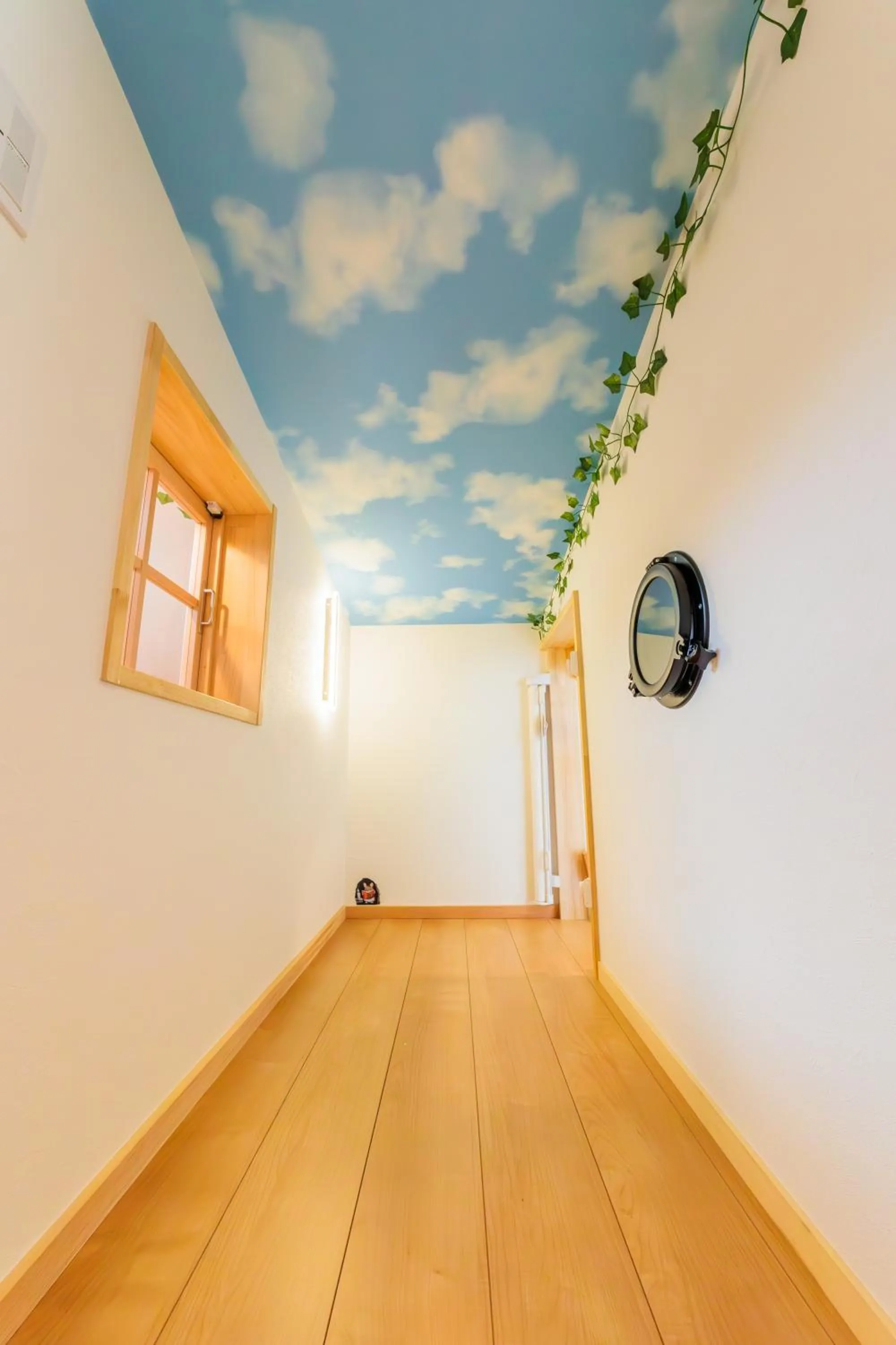 Photo of the whole room in Tomareru Himitsukichi L-Base