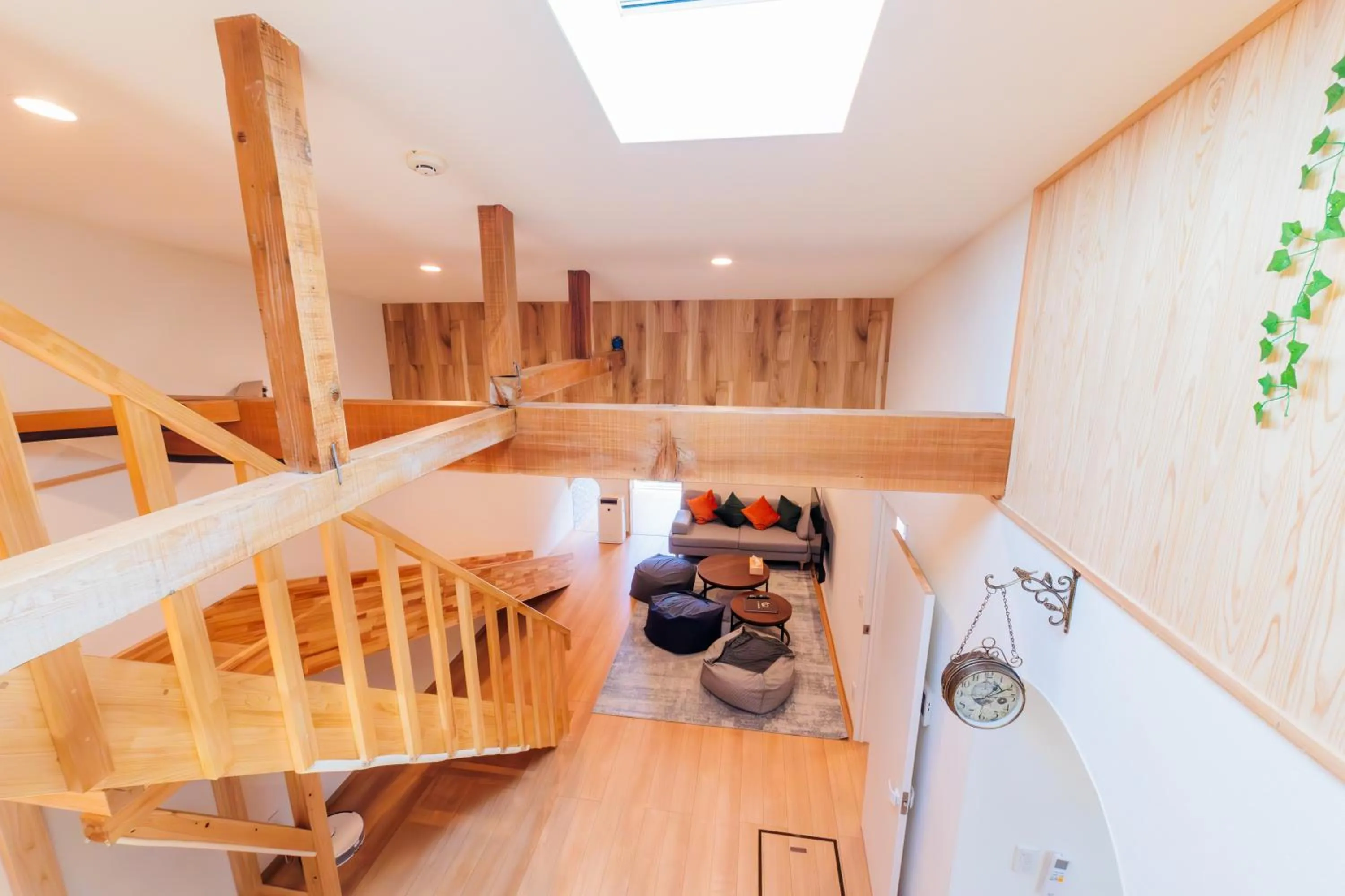 Photo of the whole room in Tomareru Himitsukichi L-Base