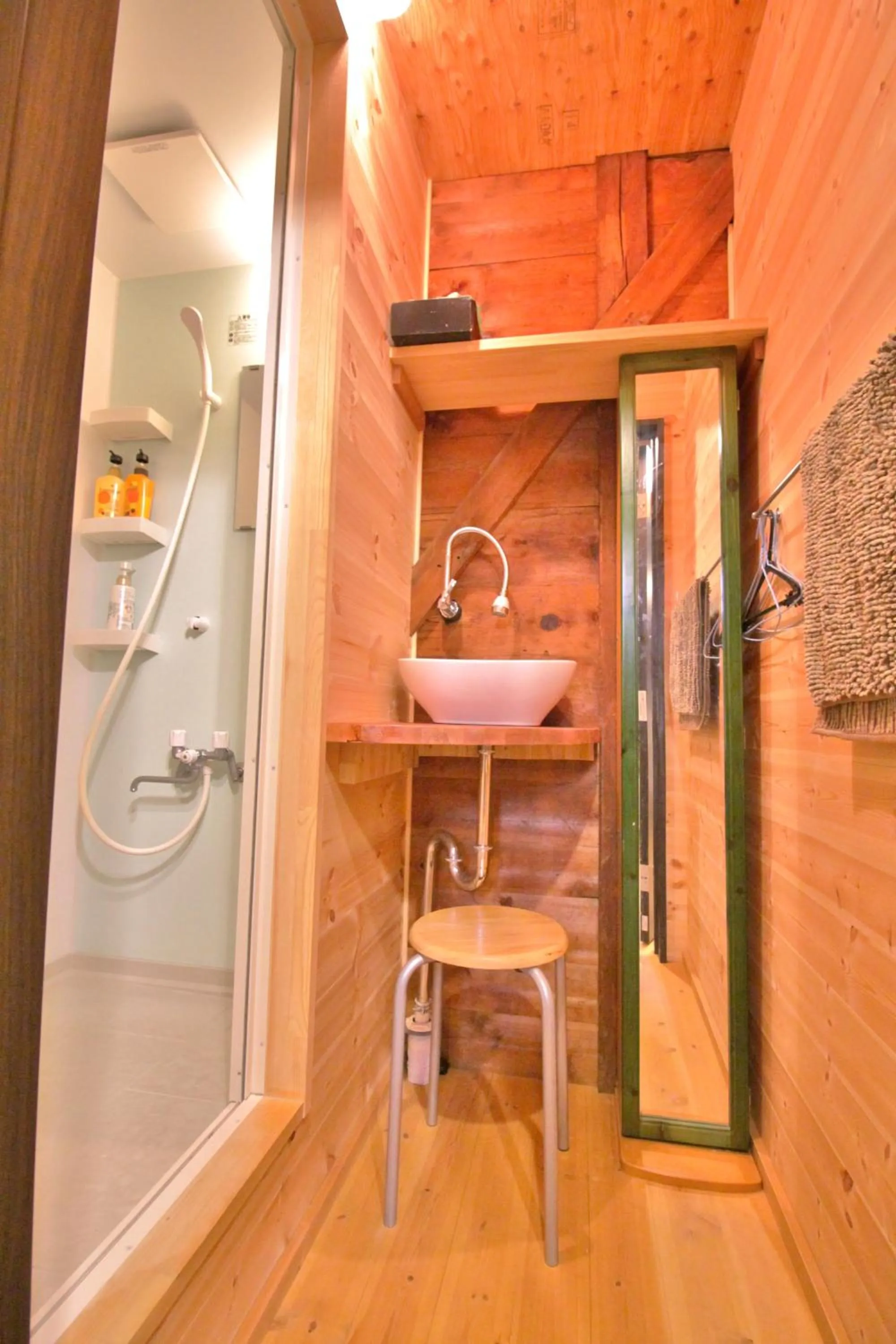 Shower in Tomareru Himitsukichi L-Base