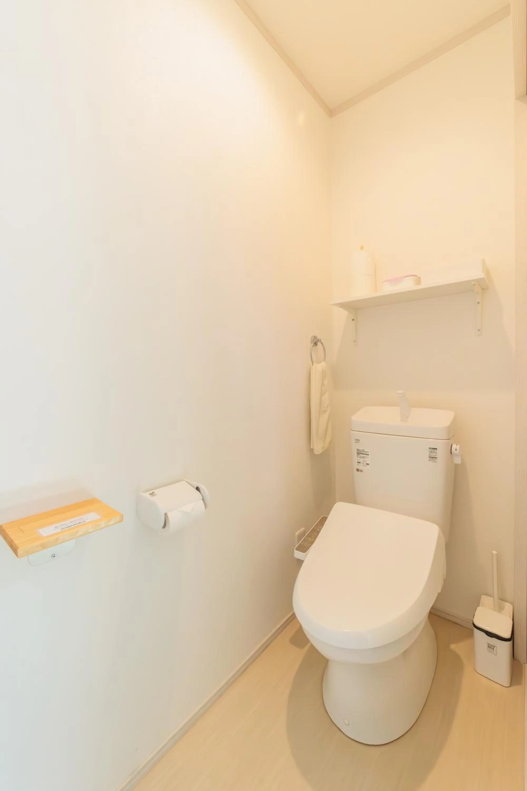 Toilet in Tomareru Himitsukichi L-Base