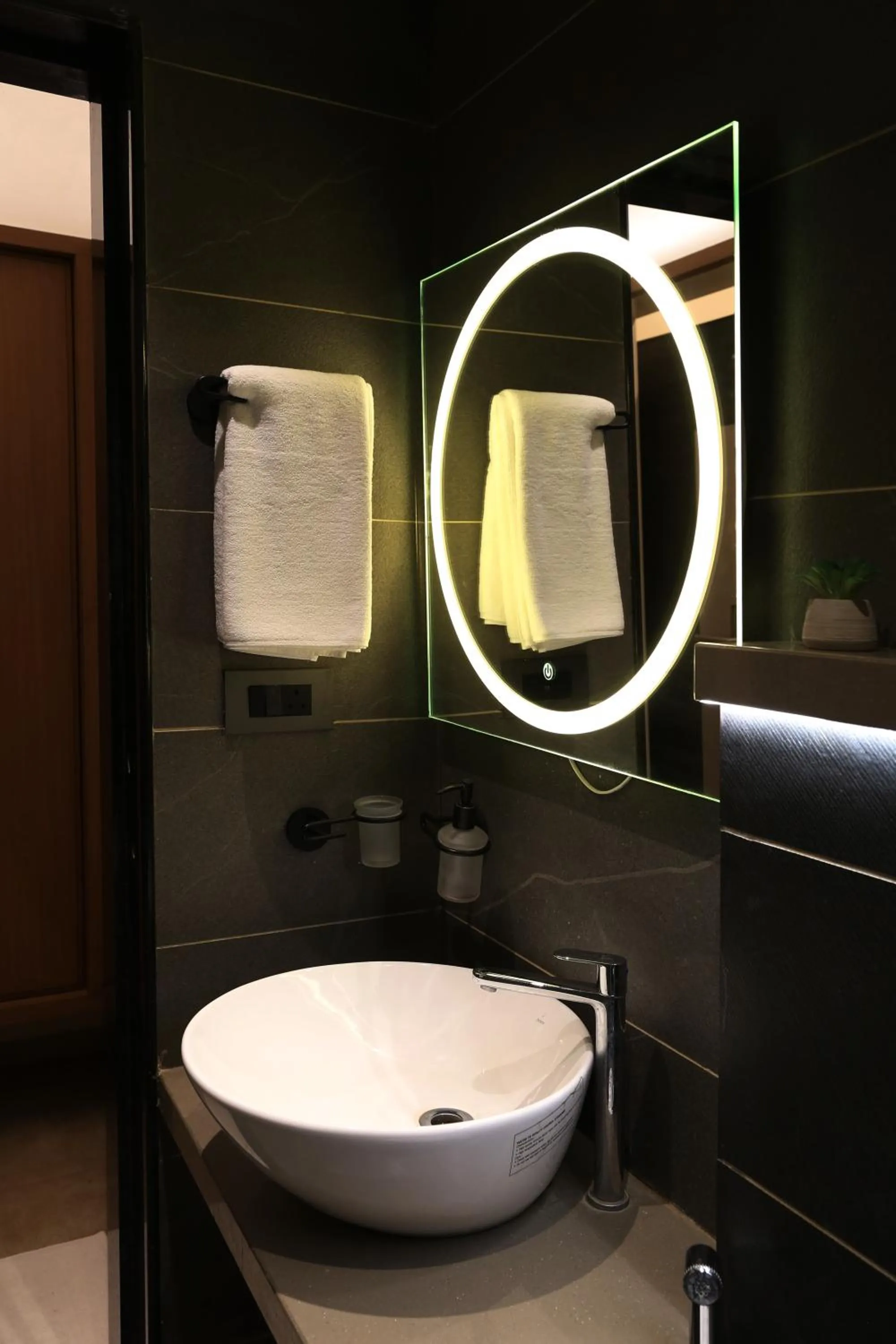 towels in Hotel The Leaf